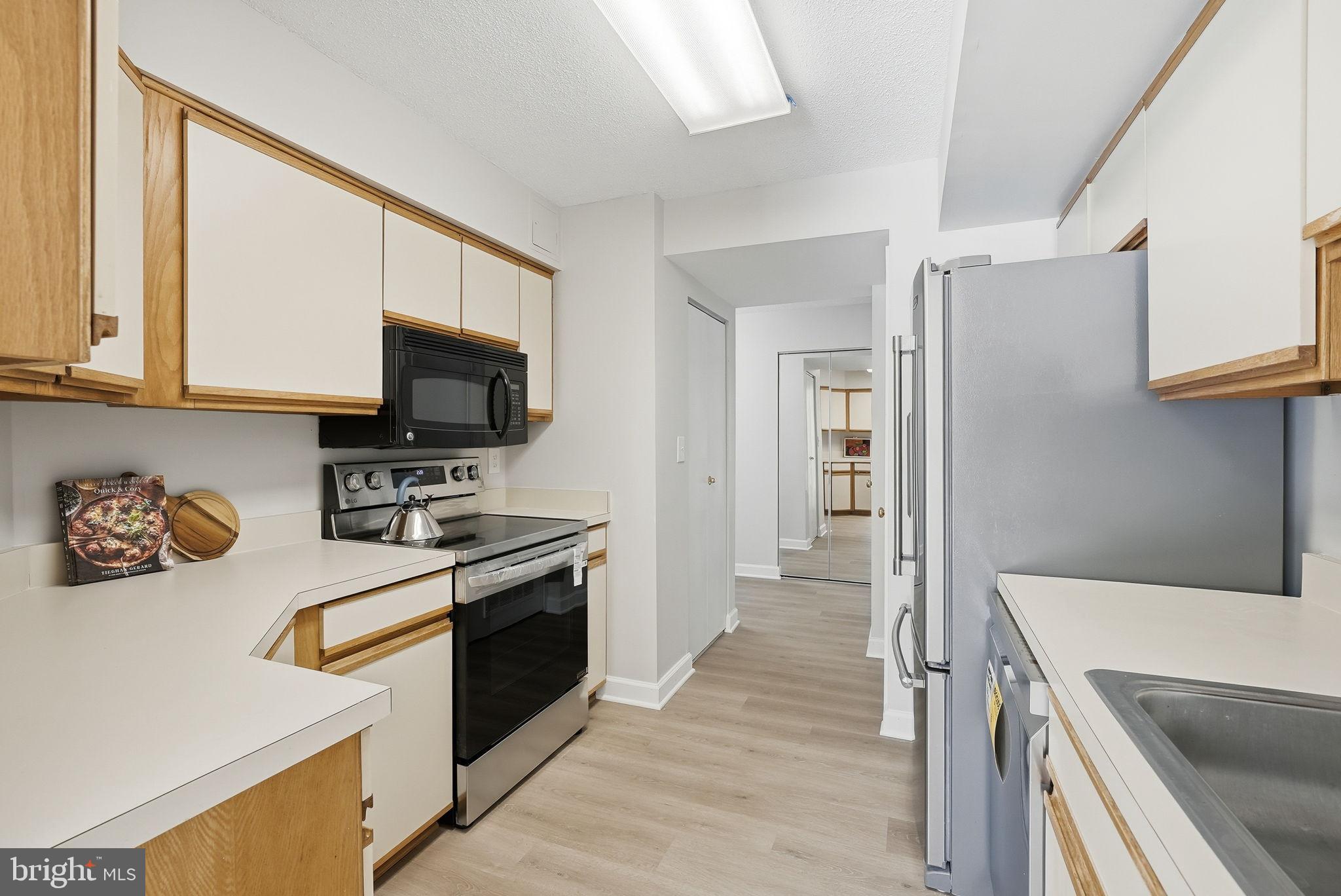 ASTORIA CONDOMINIUM - Residential