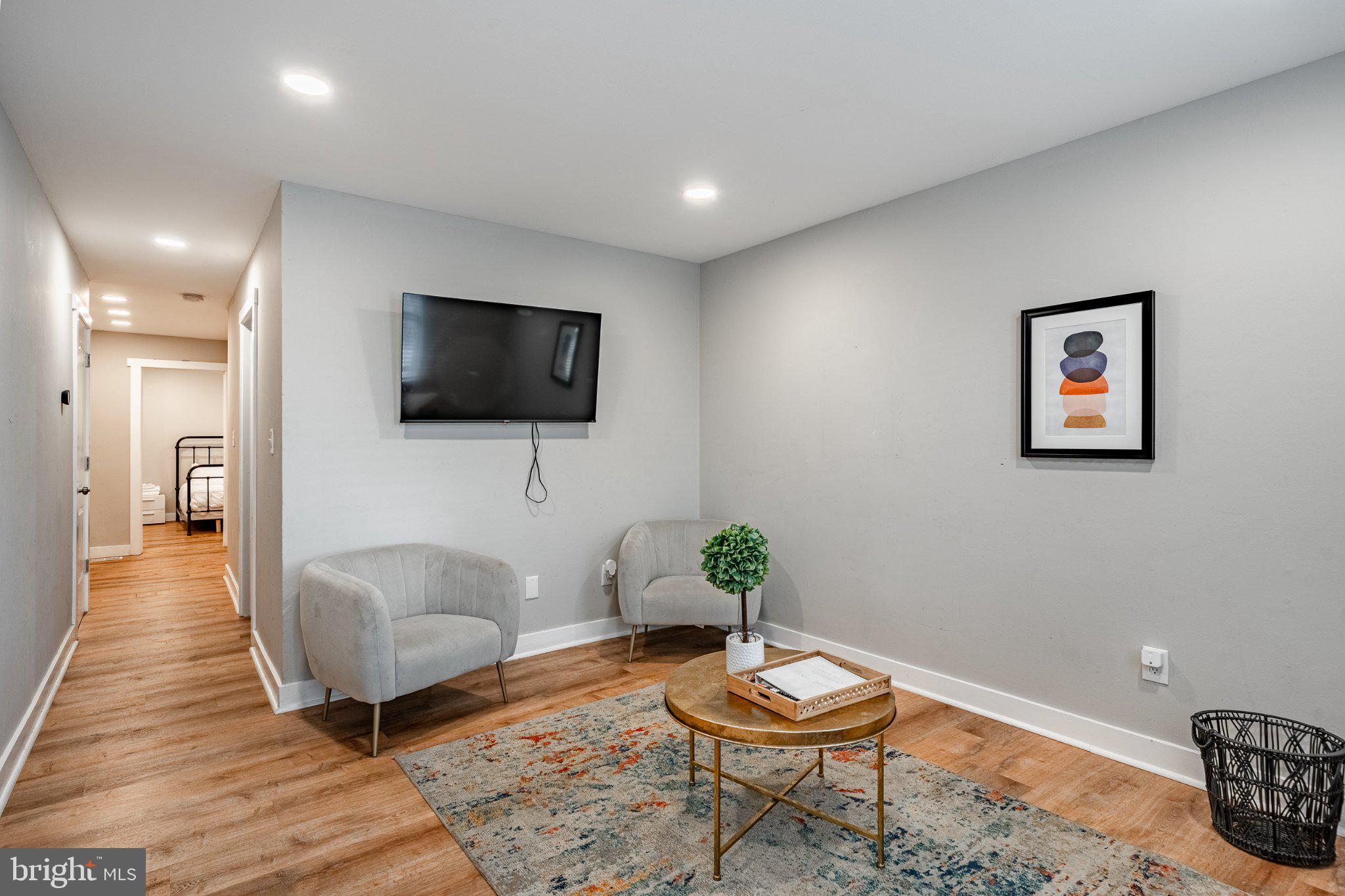 215 W 6TH STREET