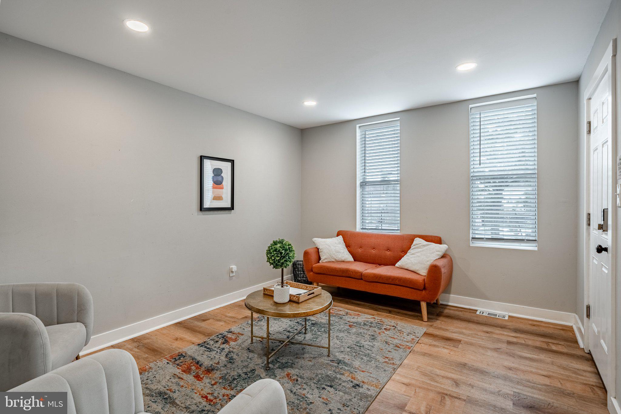 215 W 6TH STREET