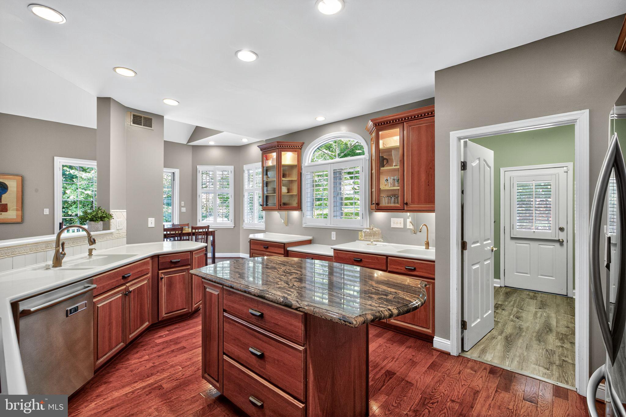 VIRGINIA GLEN - Residential