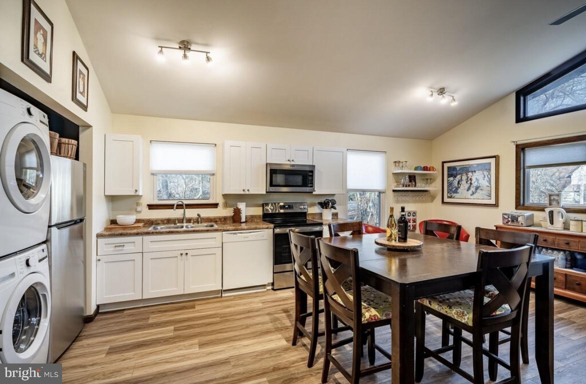 TOWAMENSING TRAILS - Residential