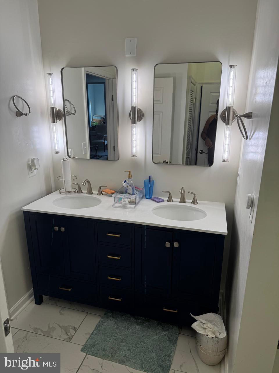 CAMERON GROVE CONDO IV> - Residential