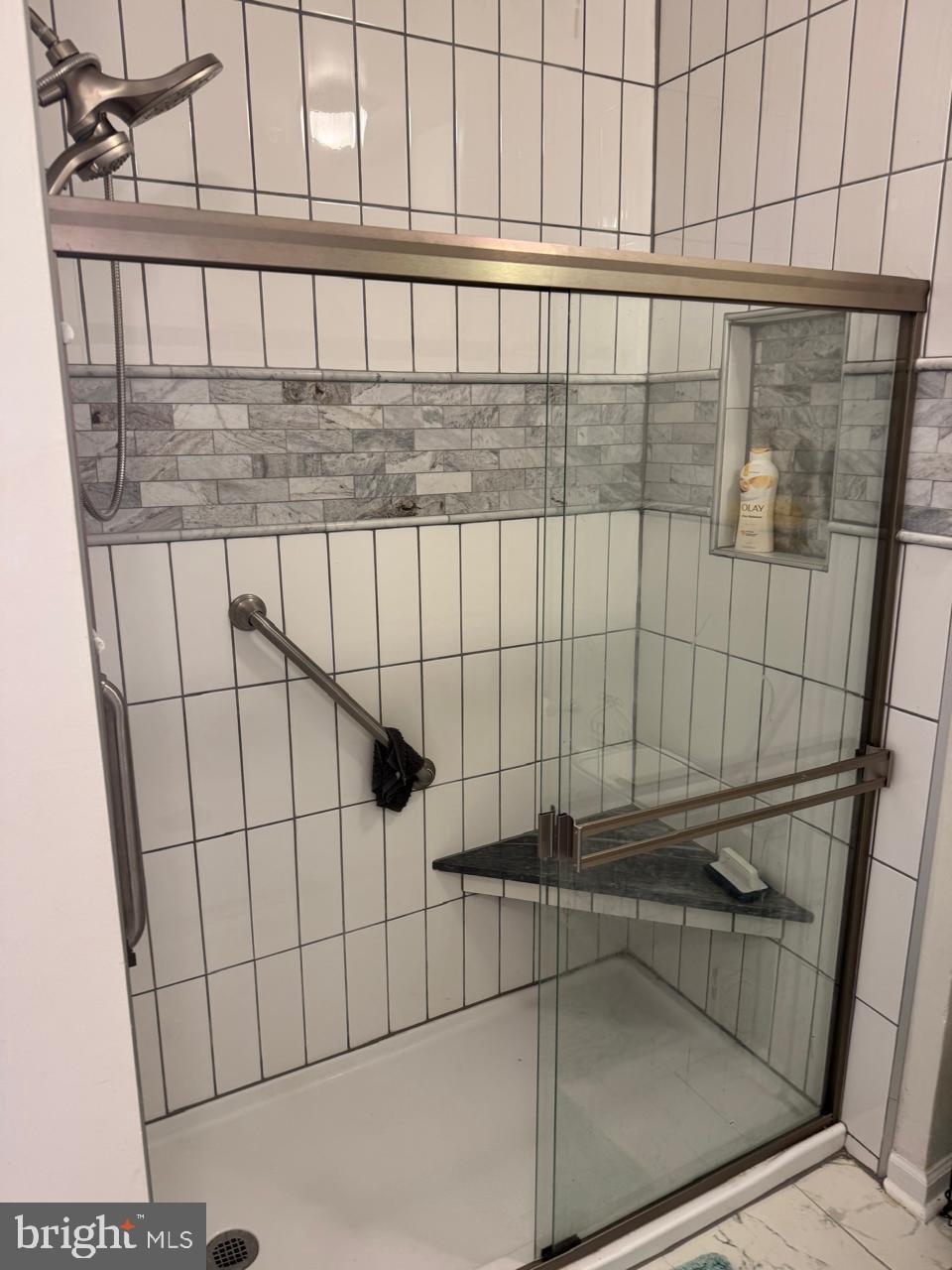 CAMERON GROVE CONDO IV> - Residential