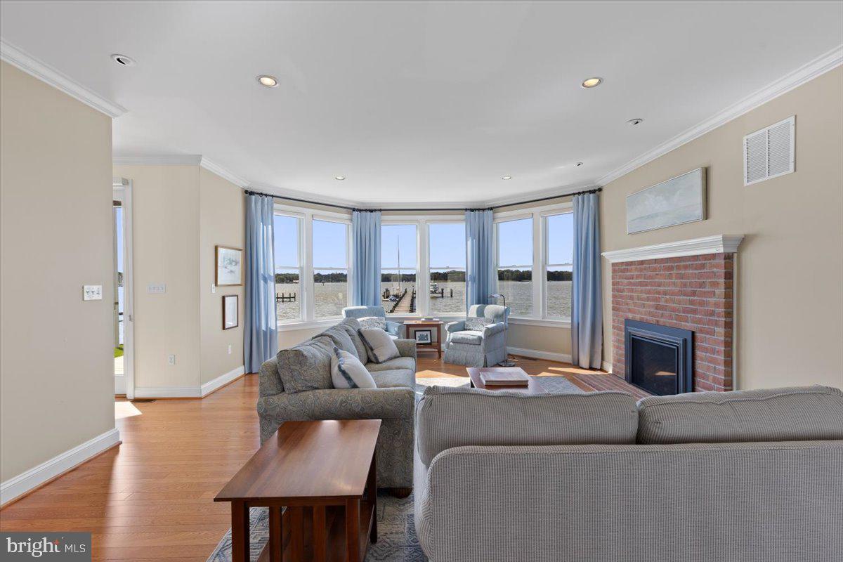 SHADY SIDE - Residential