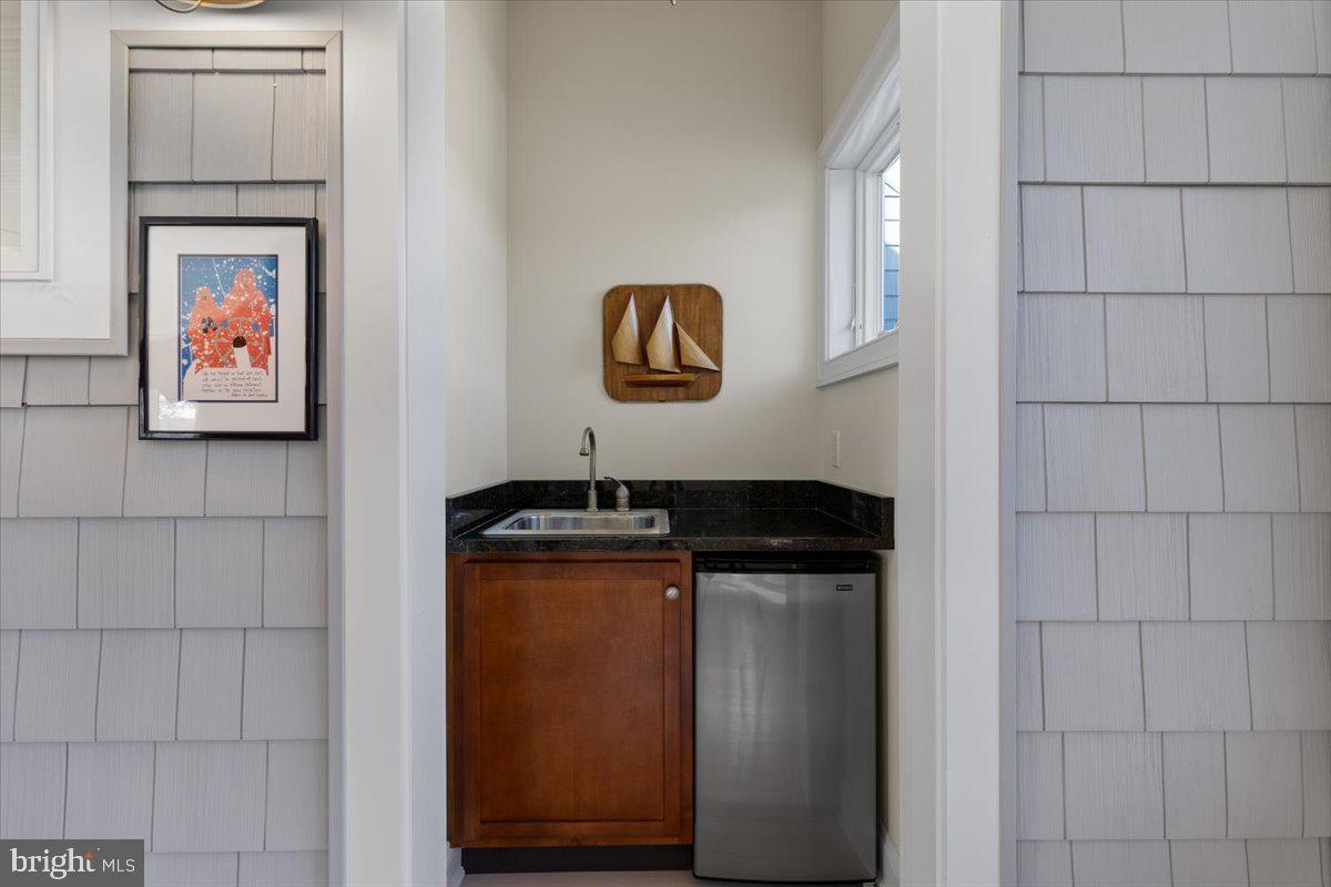 SHADY SIDE - Residential