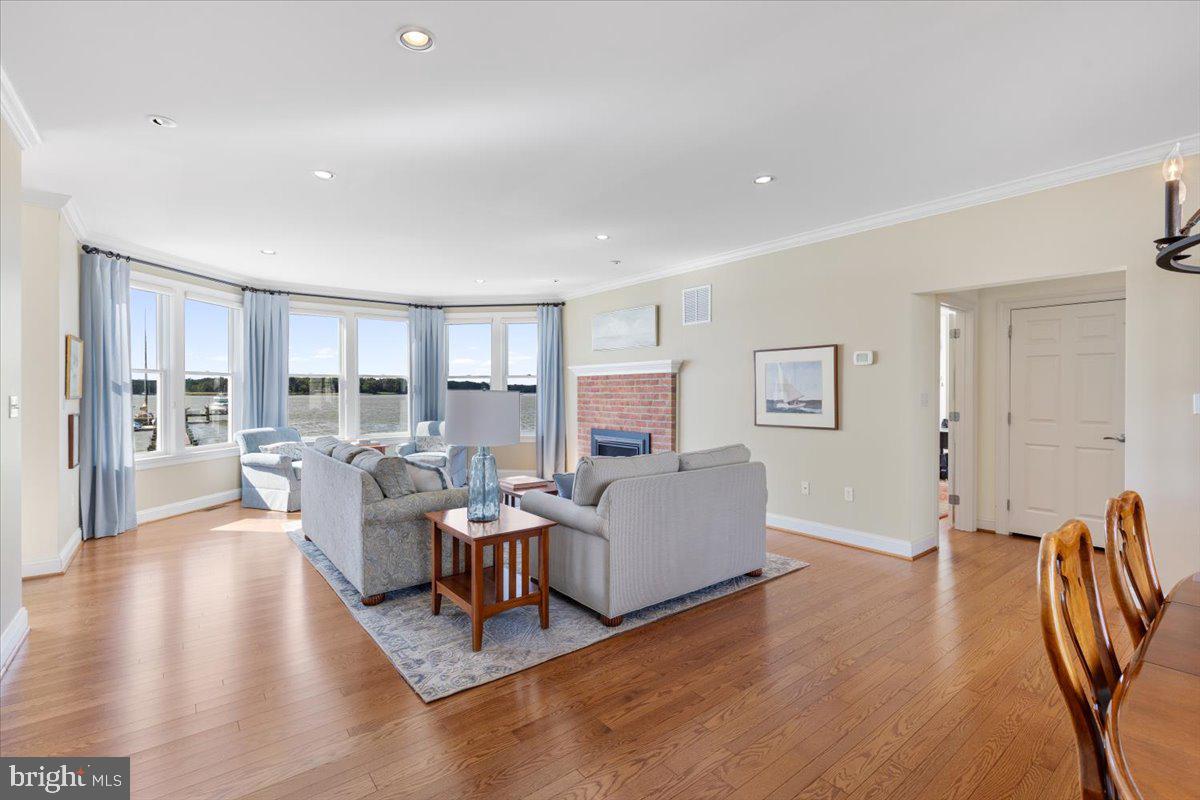 SHADY SIDE - Residential