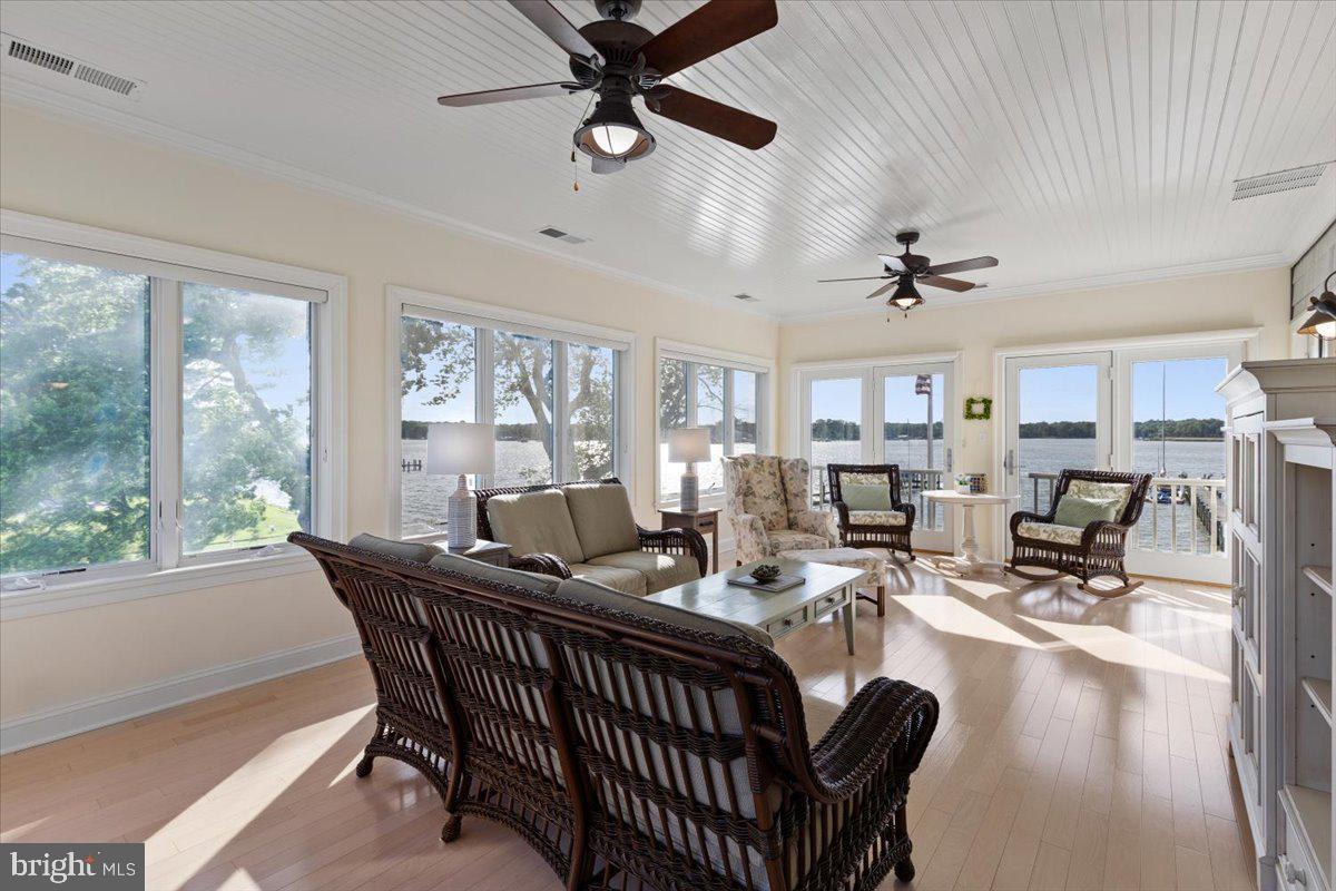 SHADY SIDE - Residential