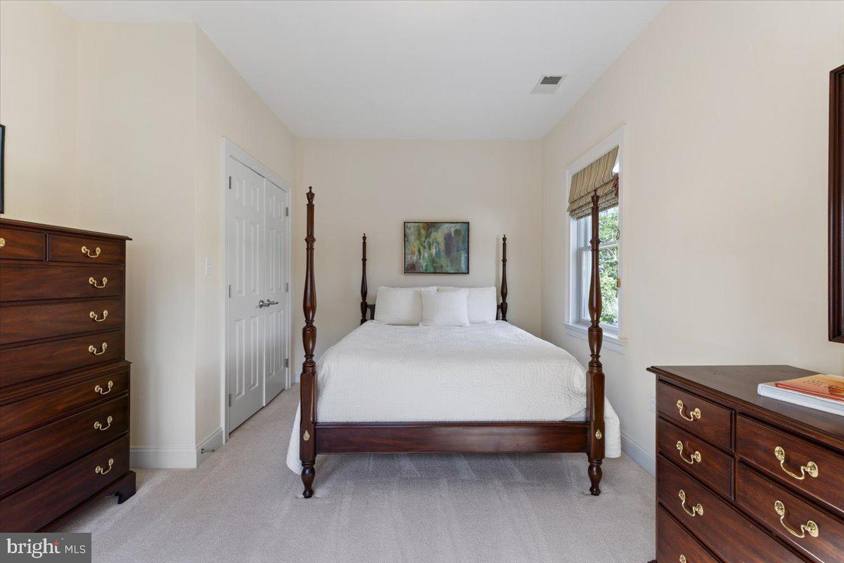 SHADY SIDE - Residential