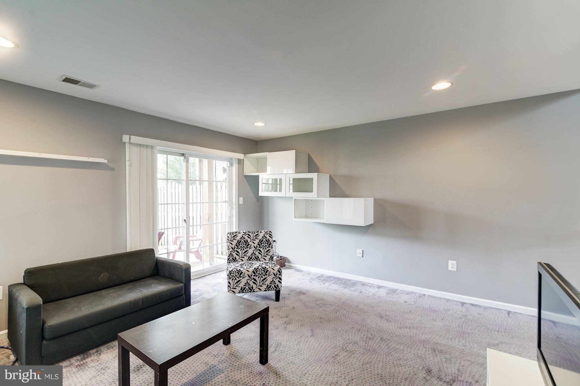 WILLOW OAKS - Residential Lease