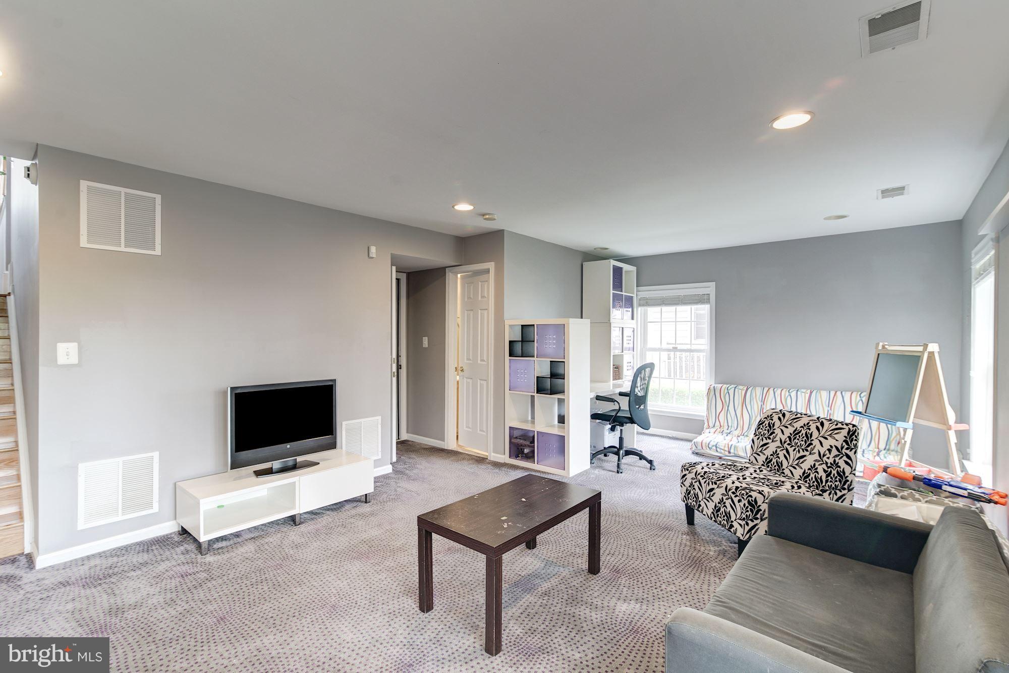 WILLOW OAKS - Residential Lease