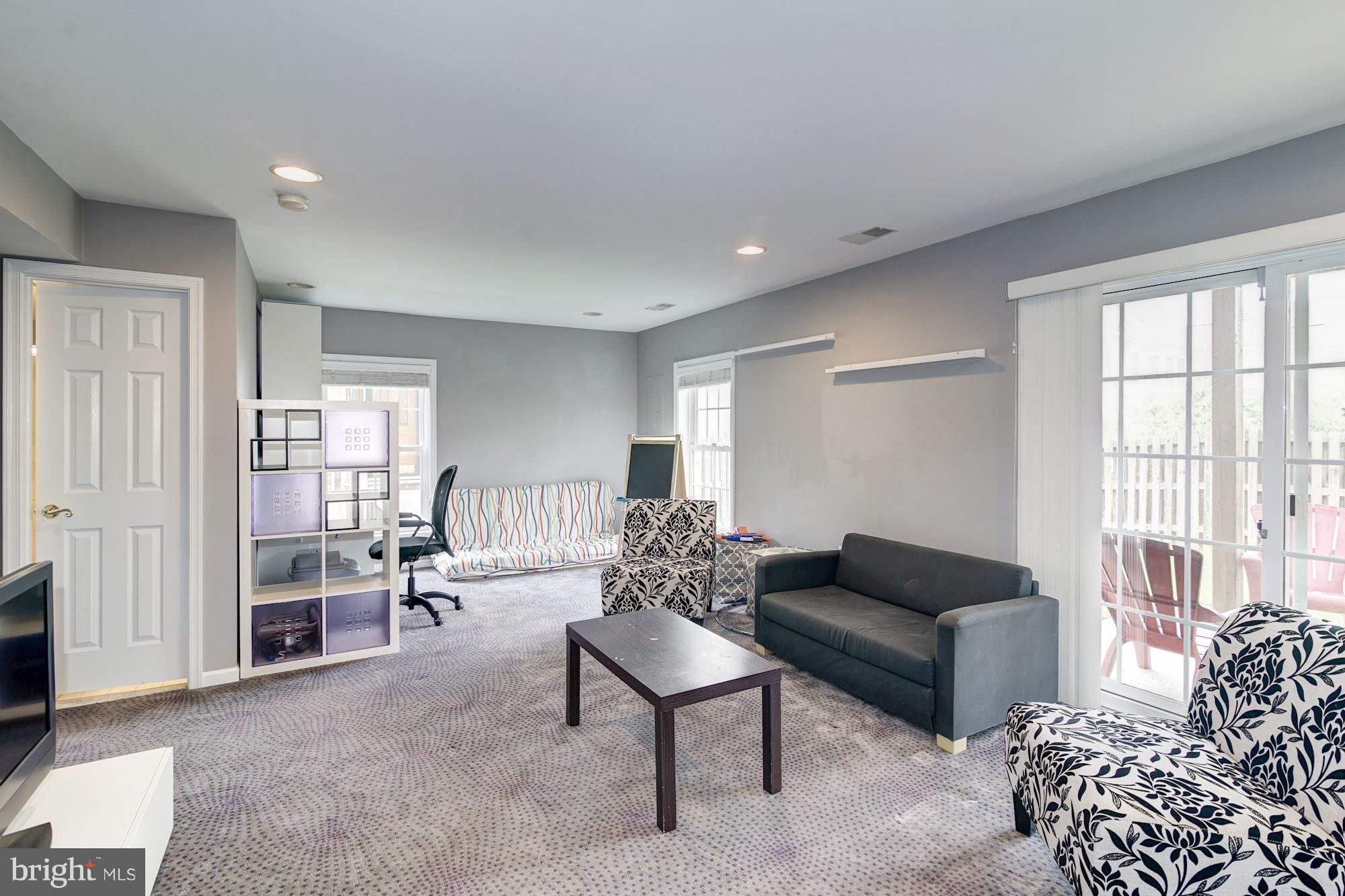 WILLOW OAKS - Residential Lease