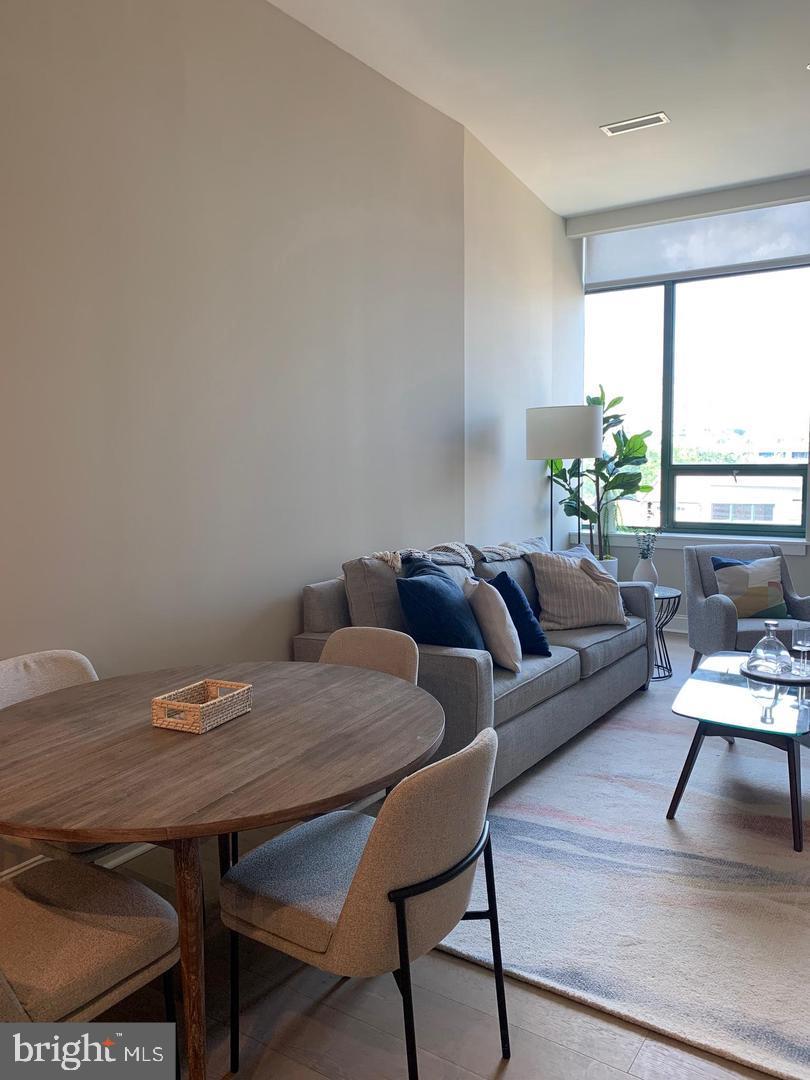 LOGAN SQUARE - Residential Lease