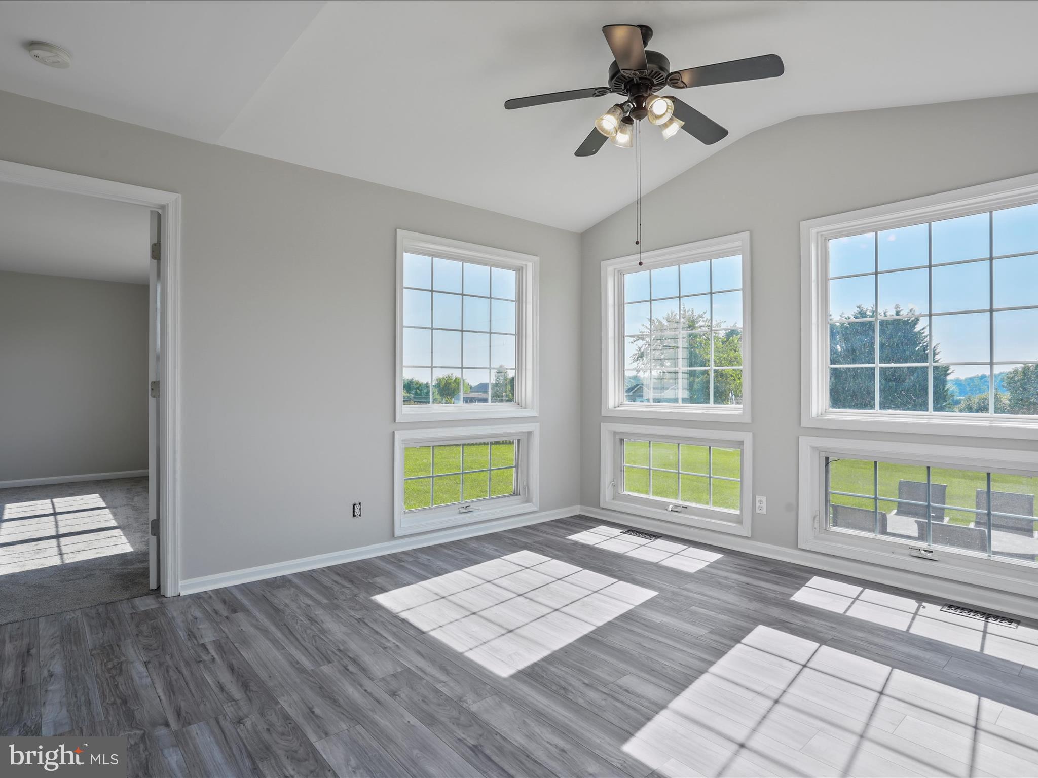 APPLE KNOLLS ESTATES - Residential