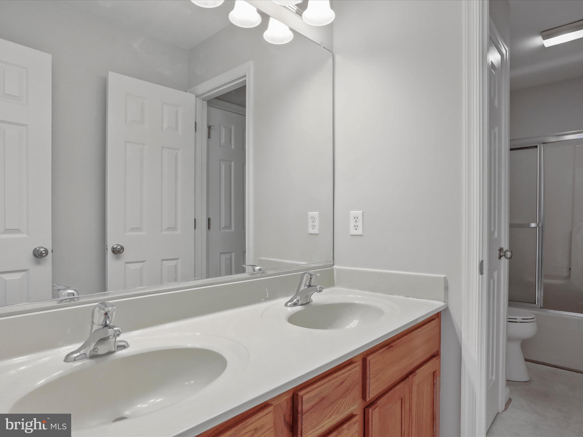 APPLE KNOLLS ESTATES - Residential