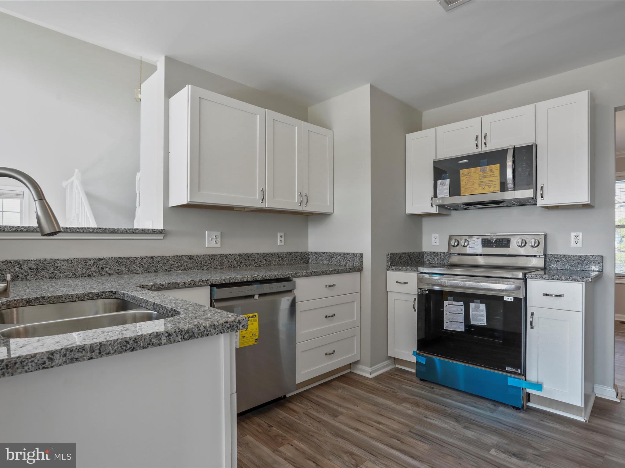 APPLE KNOLLS ESTATES - Residential