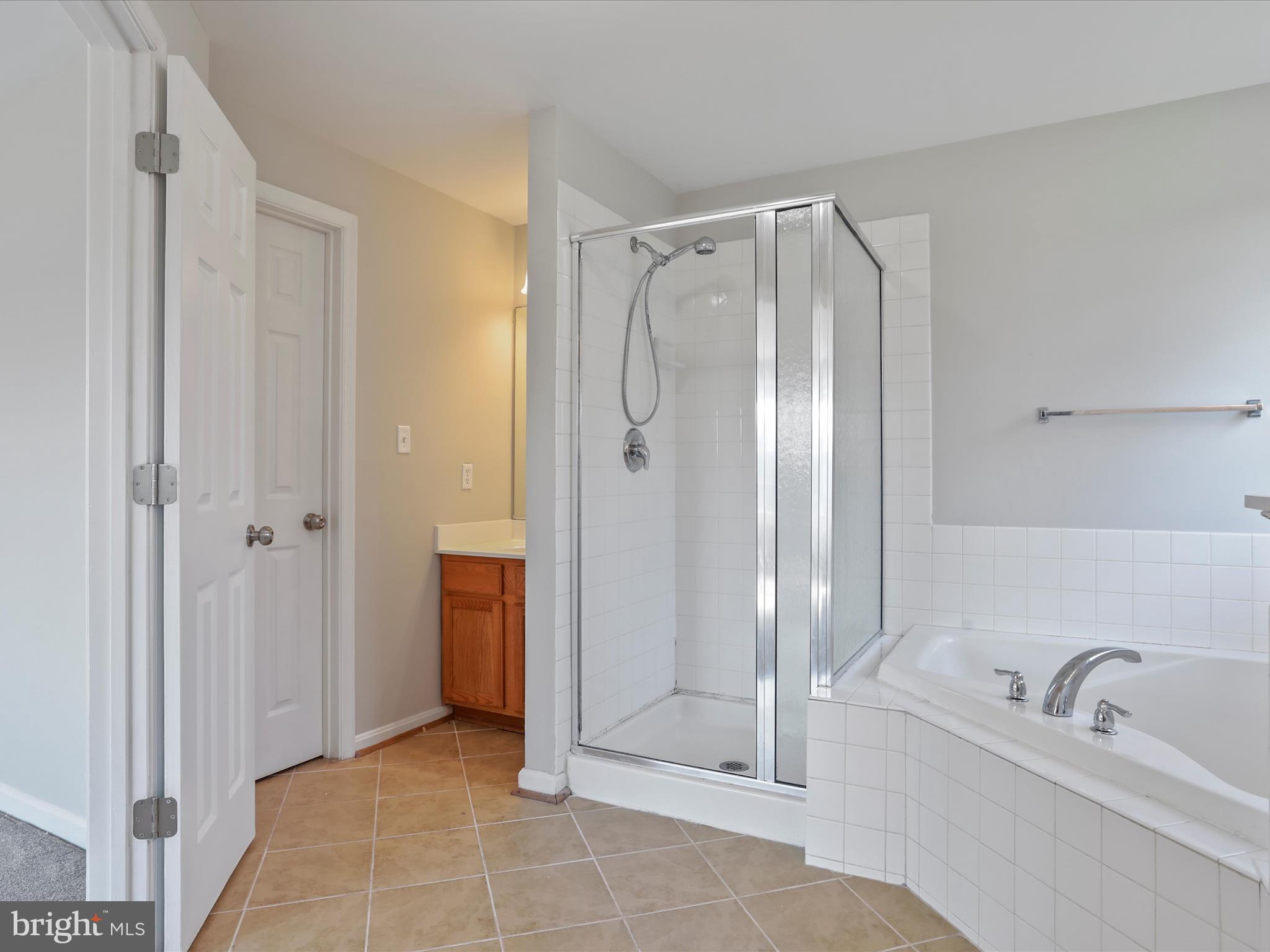 APPLE KNOLLS ESTATES - Residential