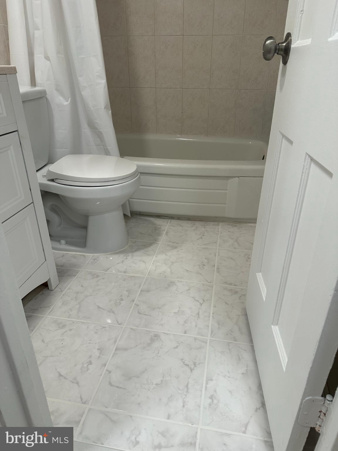 AMERICANA FAIRFAX - Residential Lease