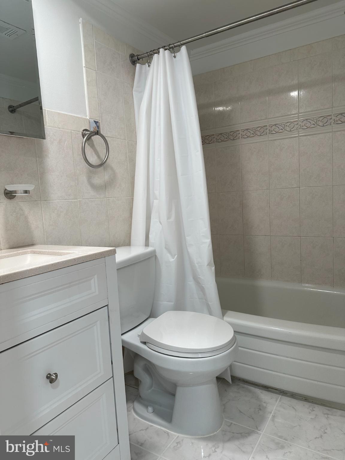 AMERICANA FAIRFAX - Residential Lease