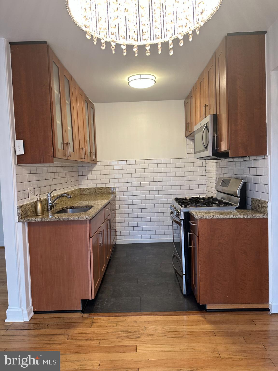 AMERICANA FAIRFAX - Residential Lease