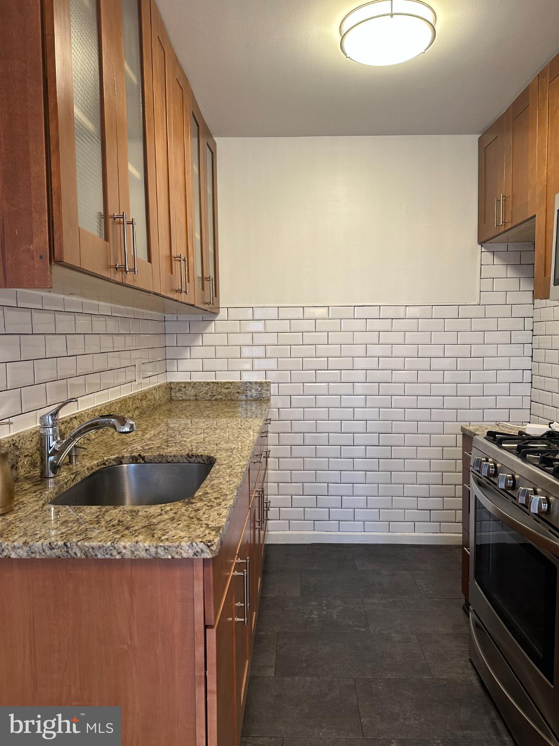 AMERICANA FAIRFAX - Residential Lease