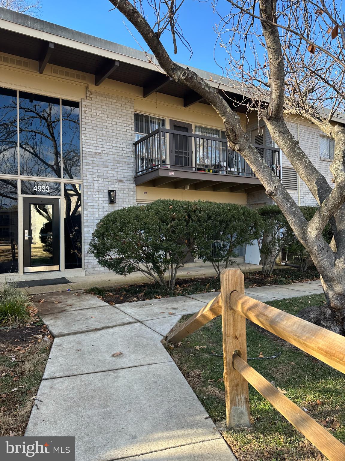 AMERICANA FAIRFAX - Residential Lease