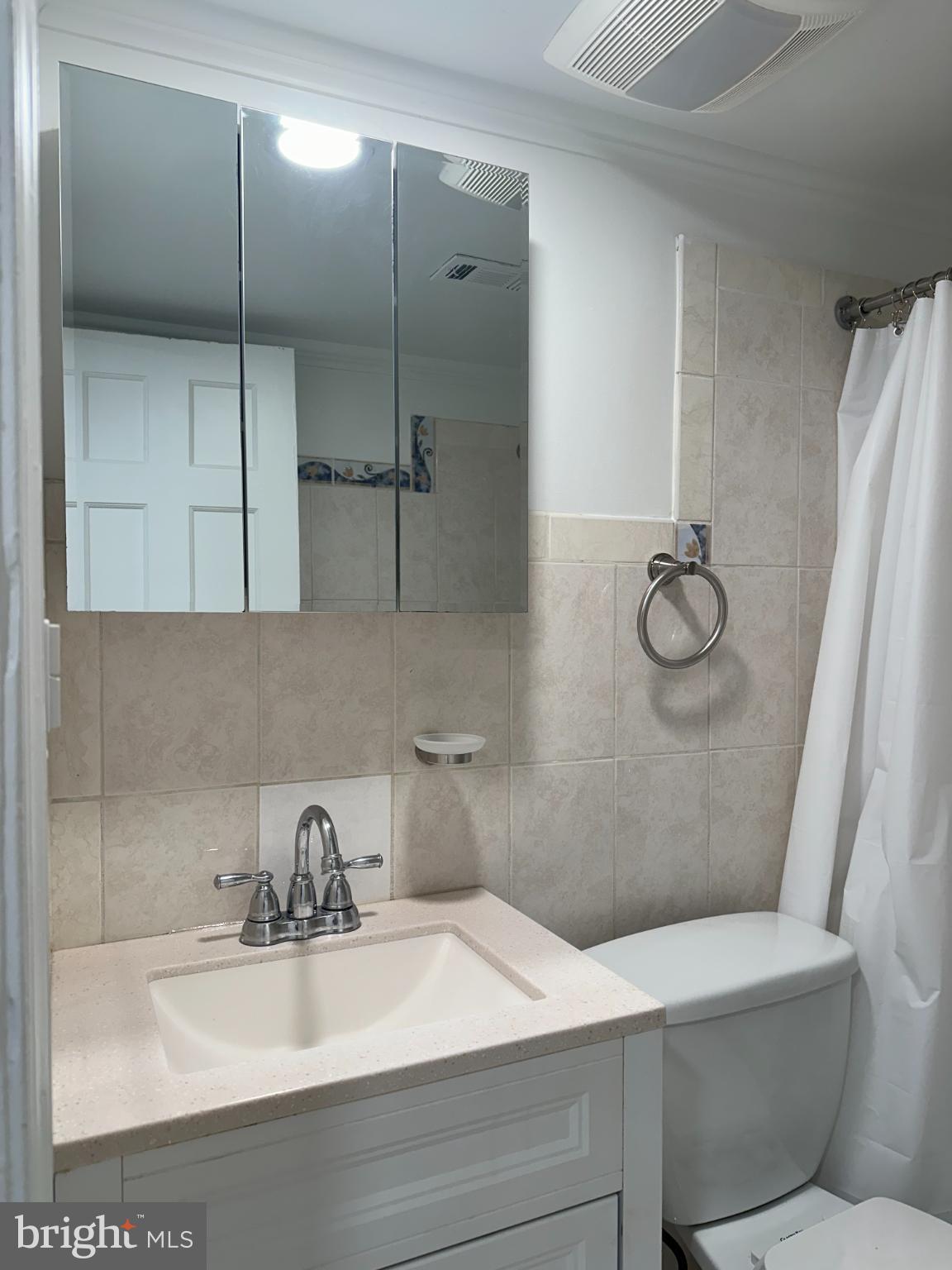 AMERICANA FAIRFAX - Residential Lease