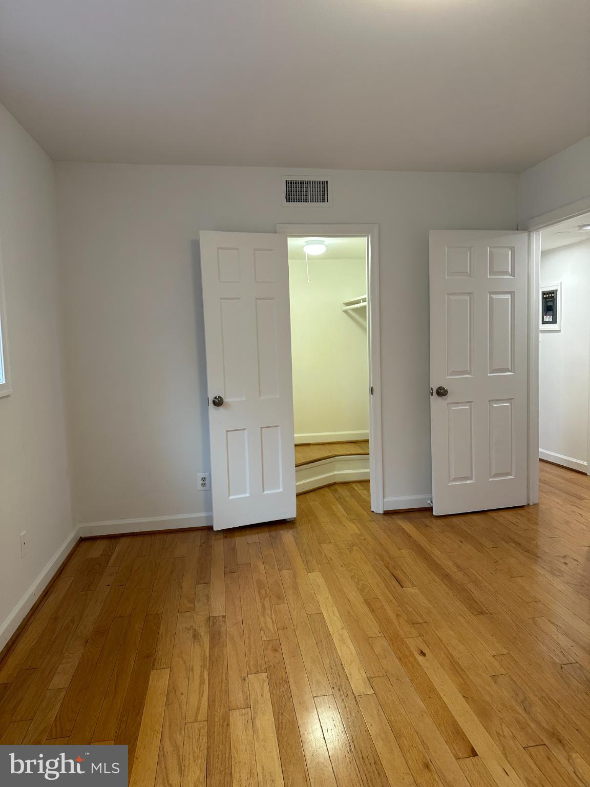 AMERICANA FAIRFAX - Residential Lease