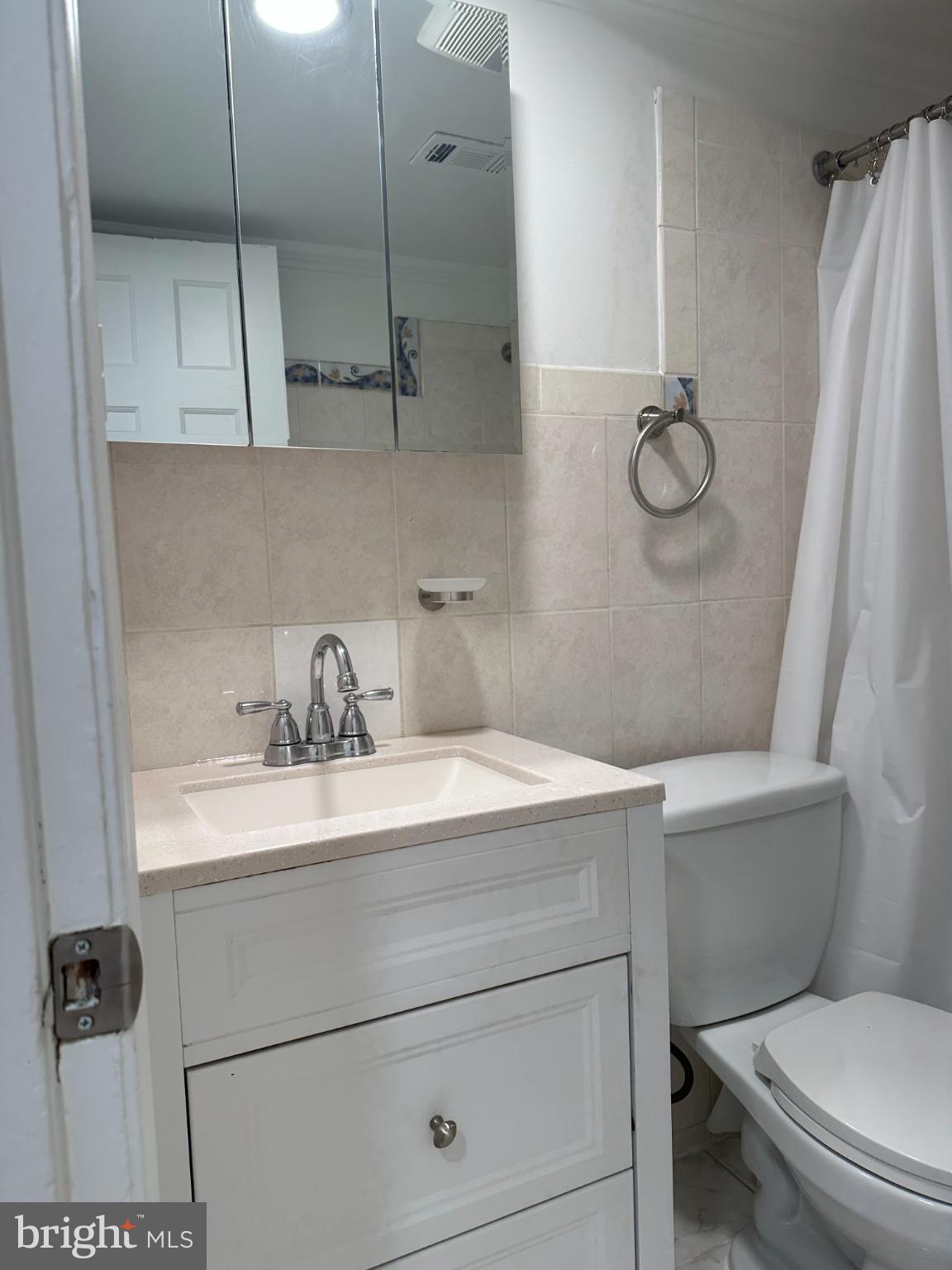 AMERICANA FAIRFAX - Residential Lease