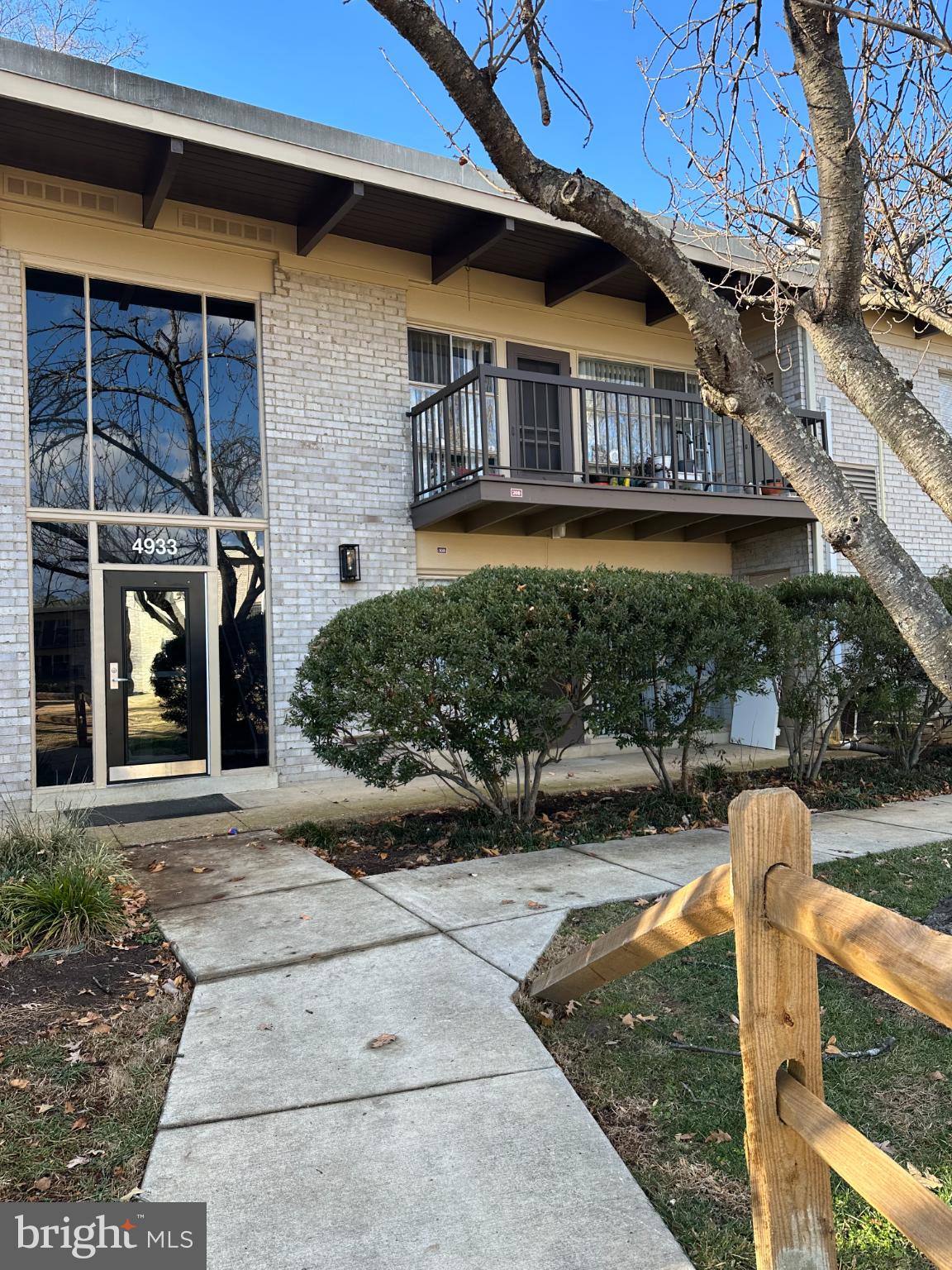 AMERICANA FAIRFAX - Residential Lease