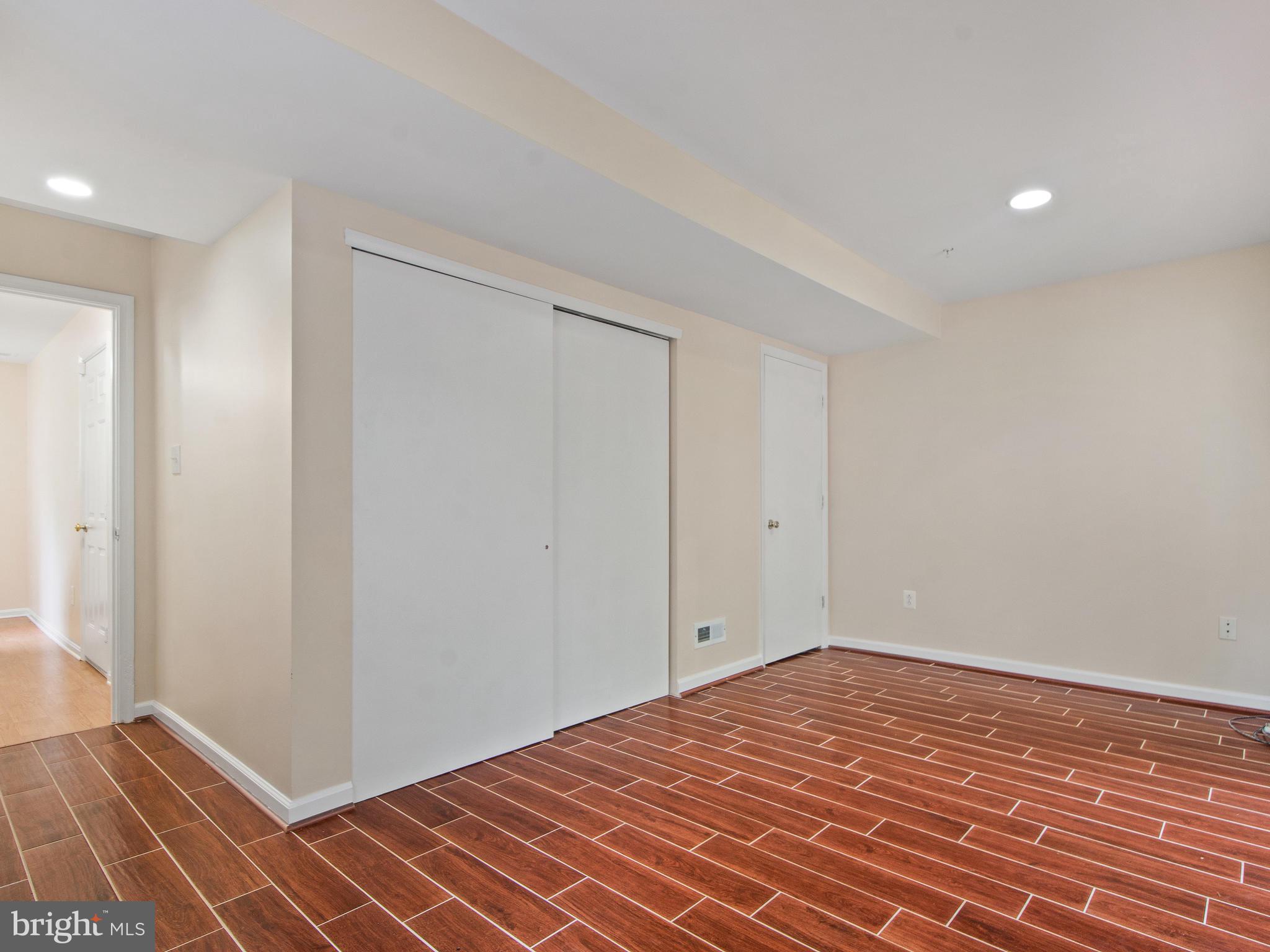 WILLOWS OF POTOMAC - Residential