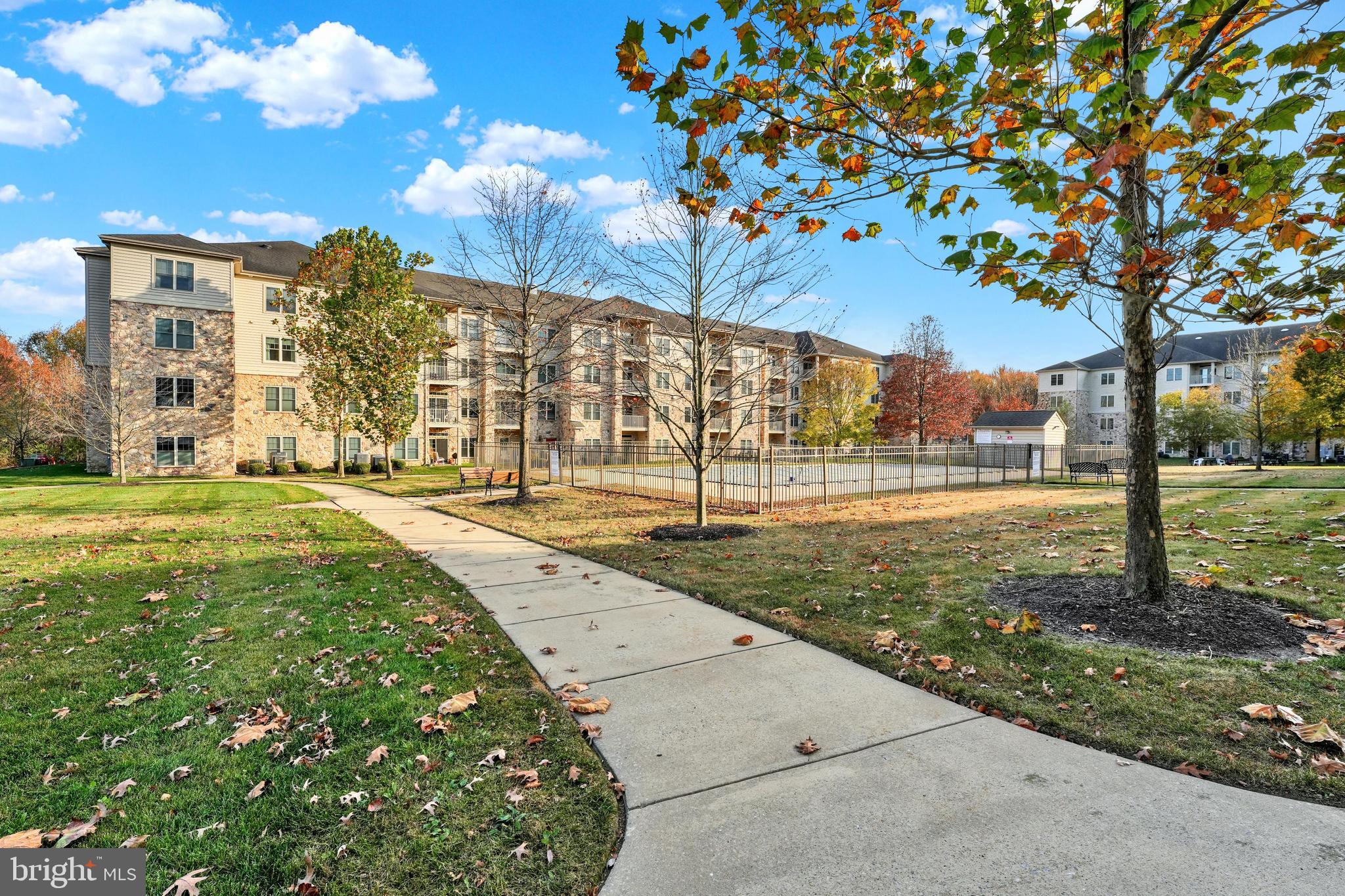 VILLAGE OF FOUNTAINVIEW - Residential