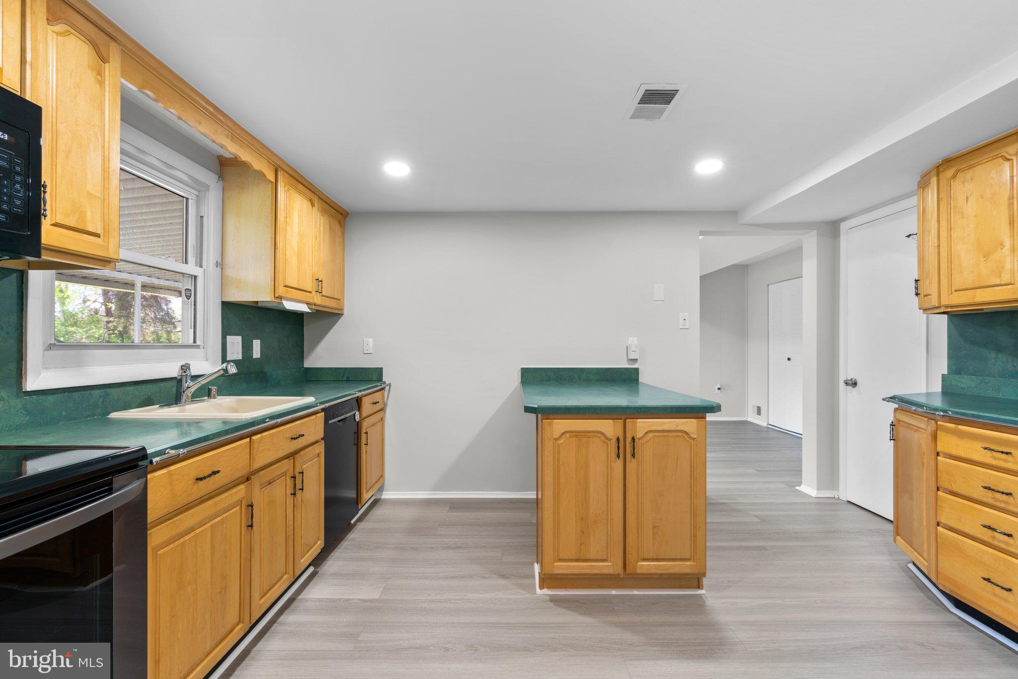 THE PROVINCES - Residential