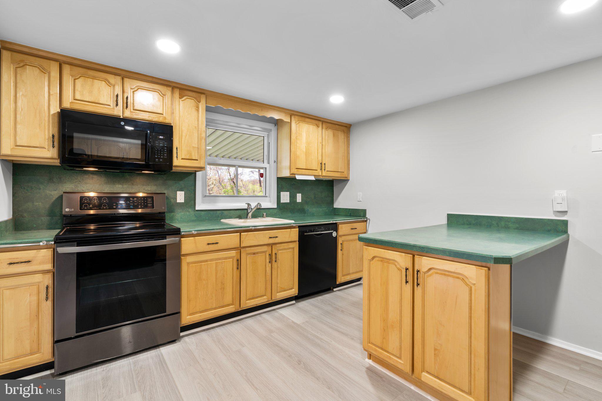 THE PROVINCES - Residential