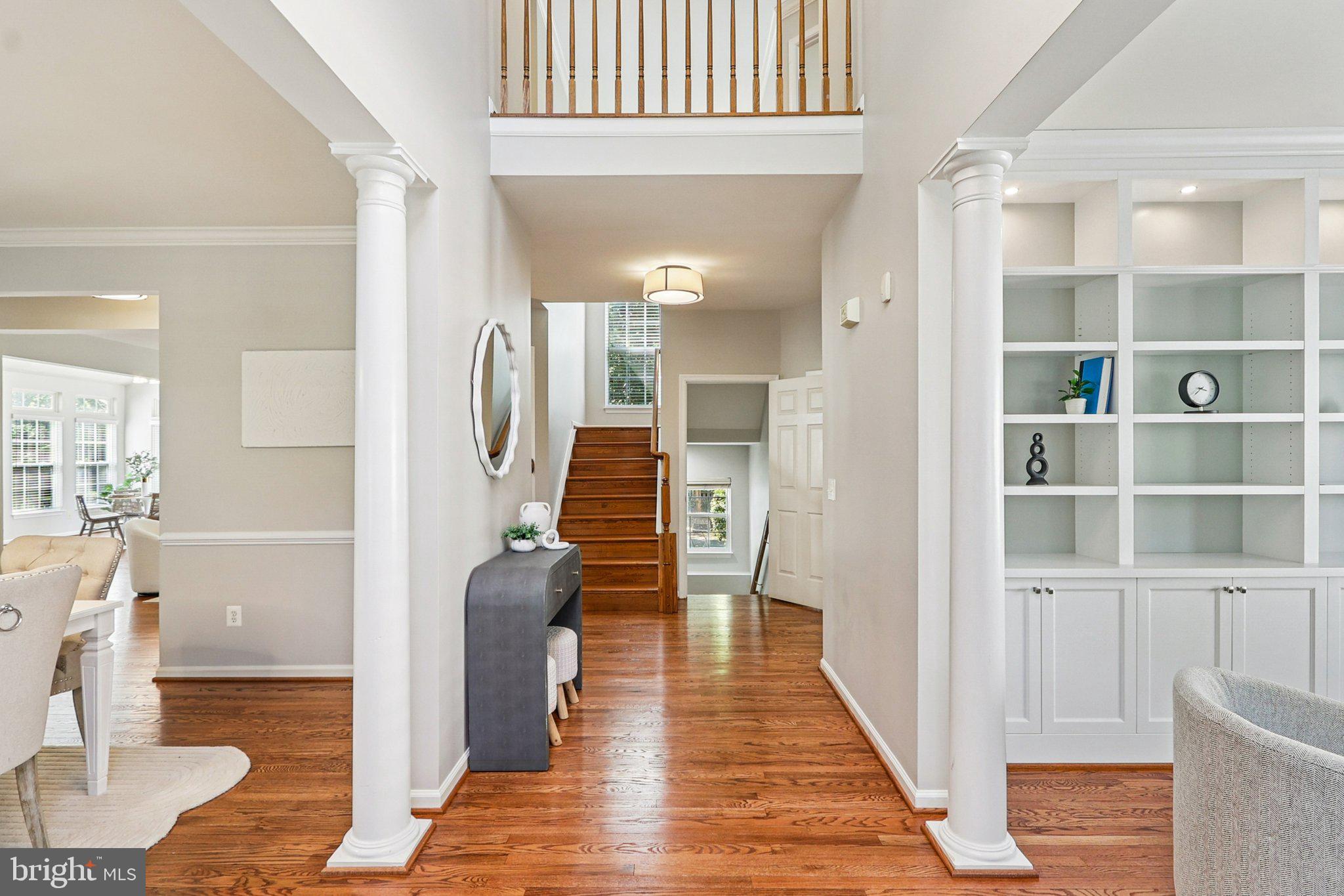 5570 LA VISTA DRIVE