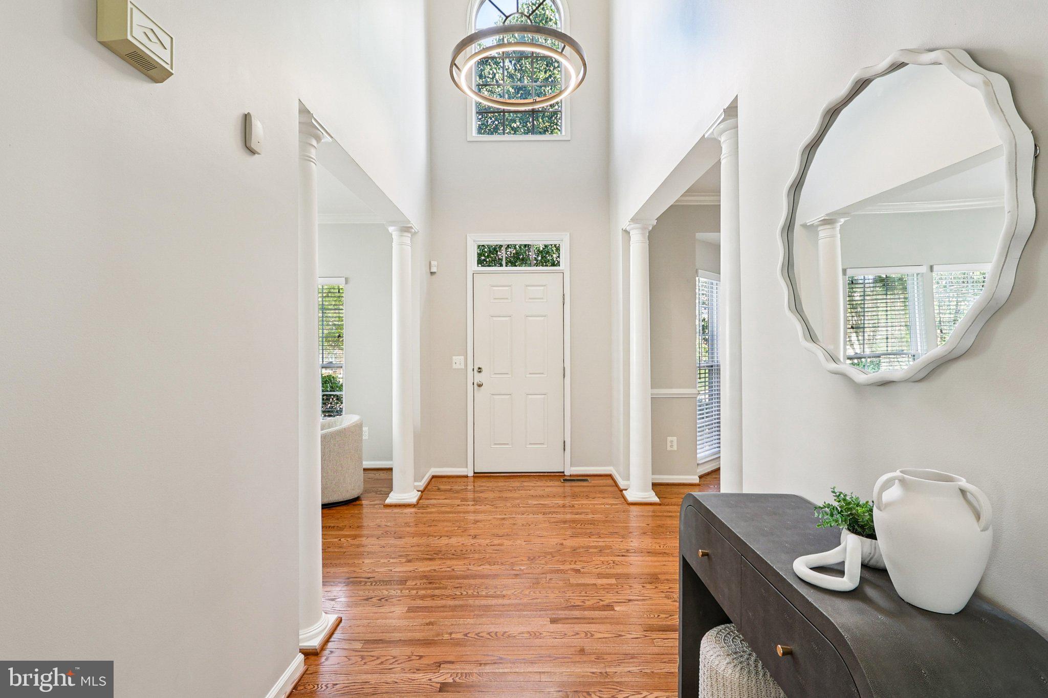 5570 LA VISTA DRIVE