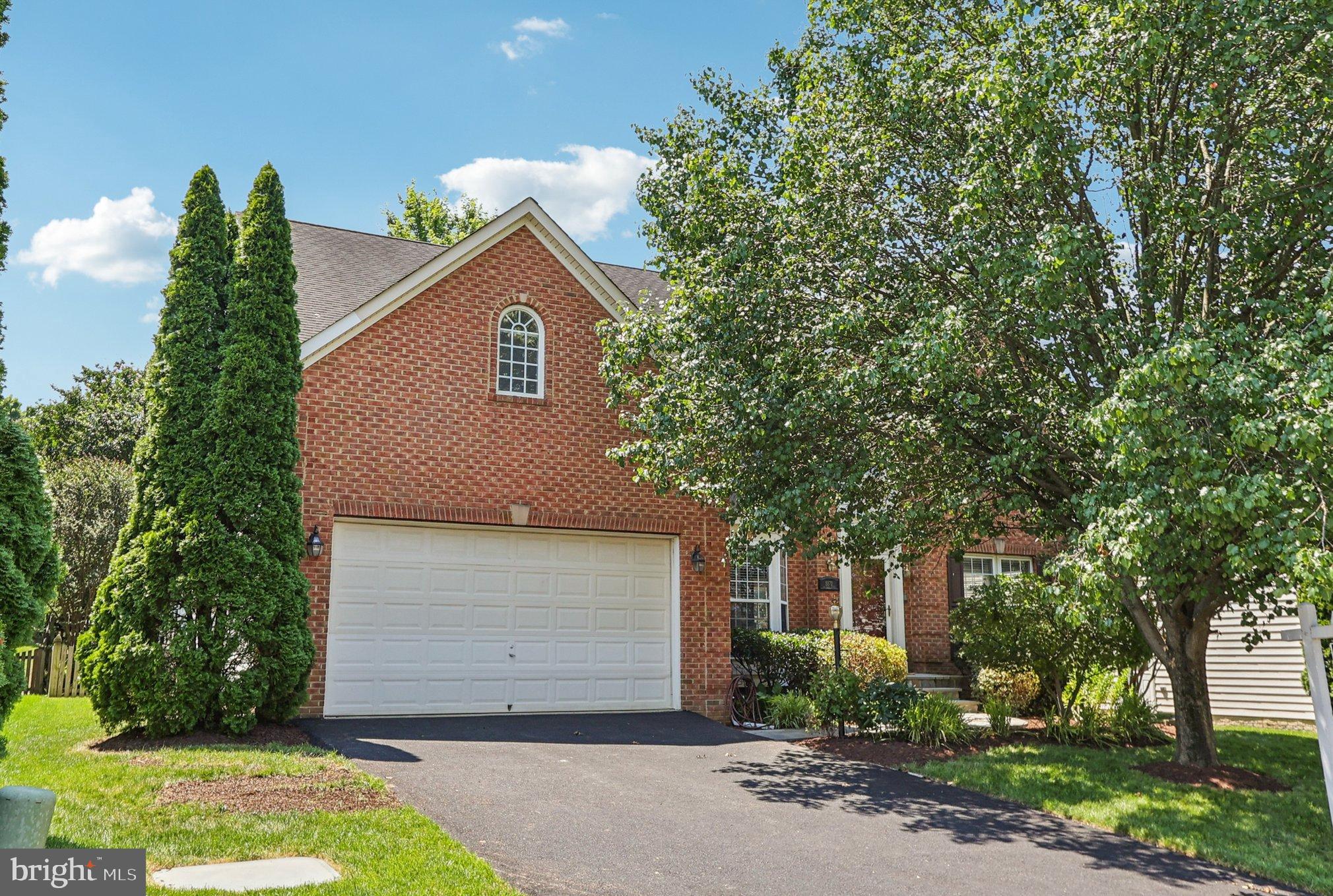 5570 LA VISTA DRIVE