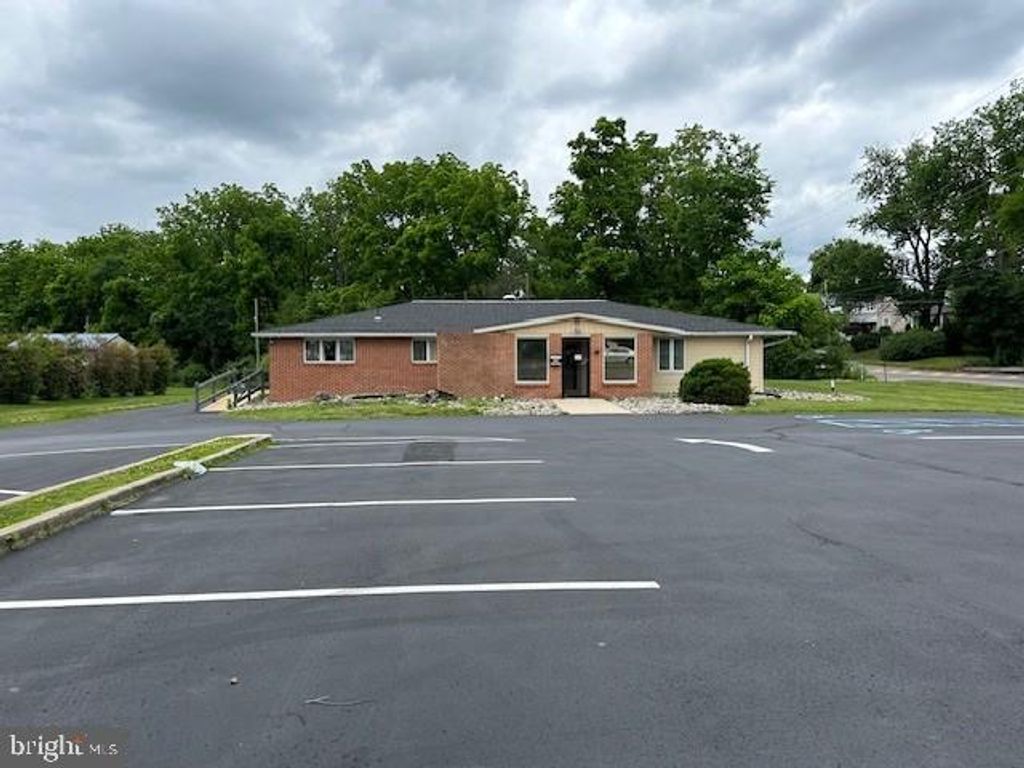 Photo of 104 Egypt Rd, NORRISTOWN, PA 19403 (MLS # PAMC2107420)