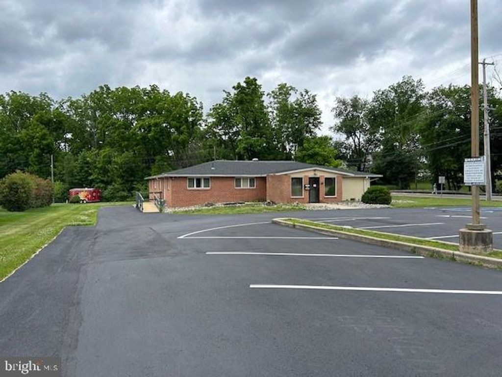 Photo of 104 Egypt Rd, NORRISTOWN, PA 19403 (MLS # PAMC2107420)