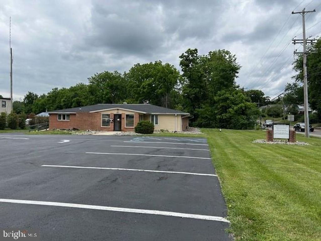 Photo of 104 Egypt Rd, NORRISTOWN, PA 19403 (MLS # PAMC2107420)