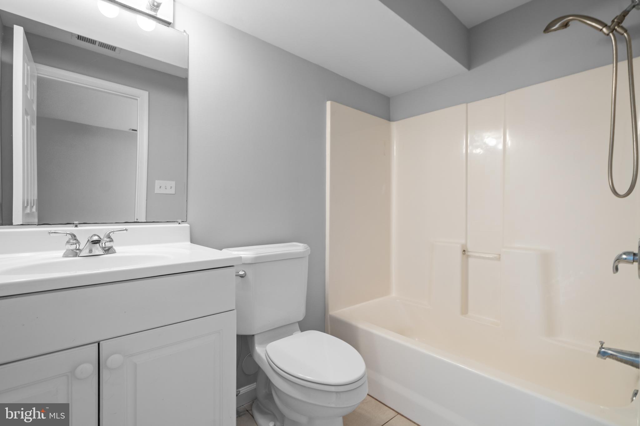 EDGELEA WOODS - Residential