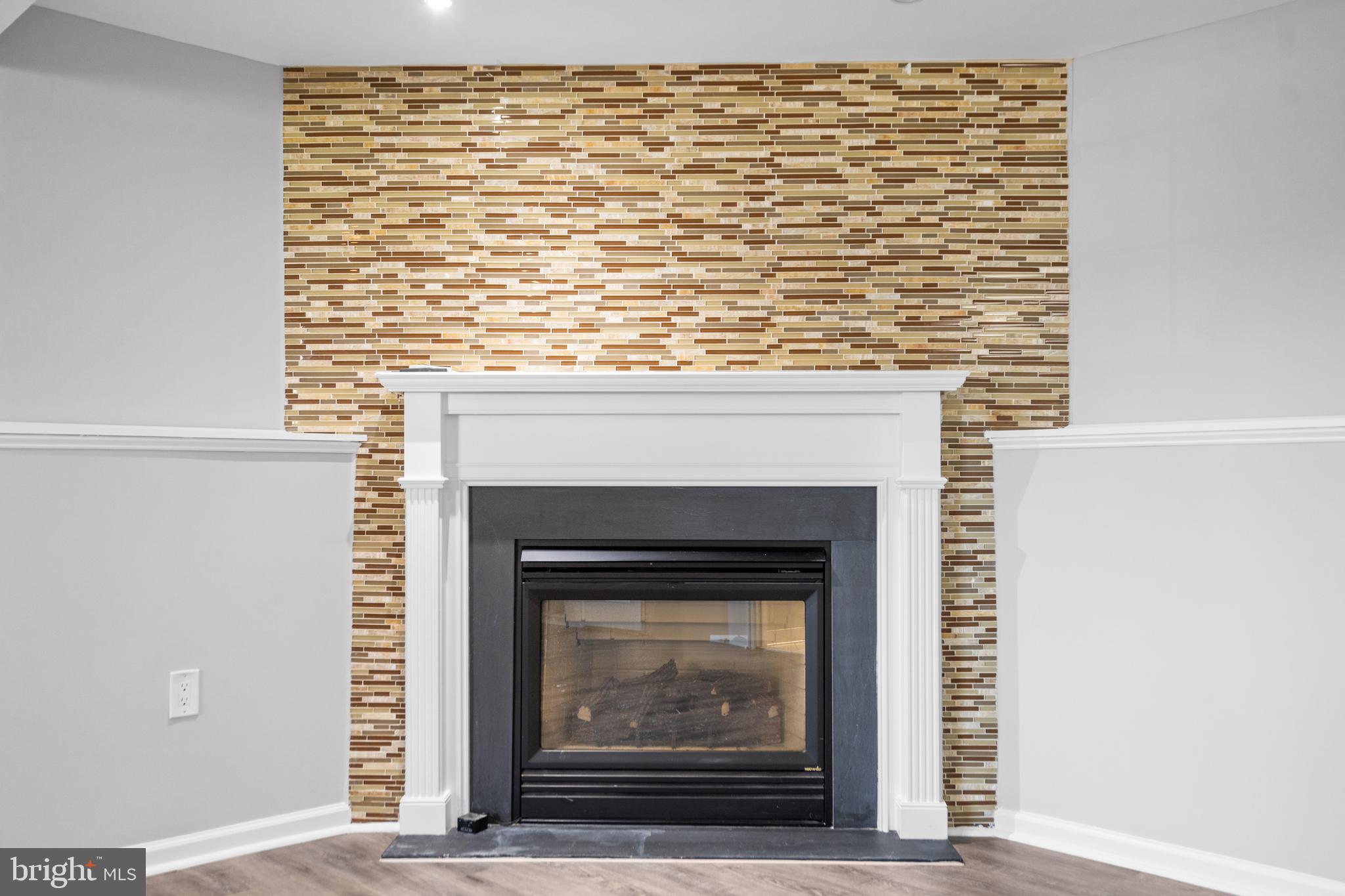 EDGELEA WOODS - Residential