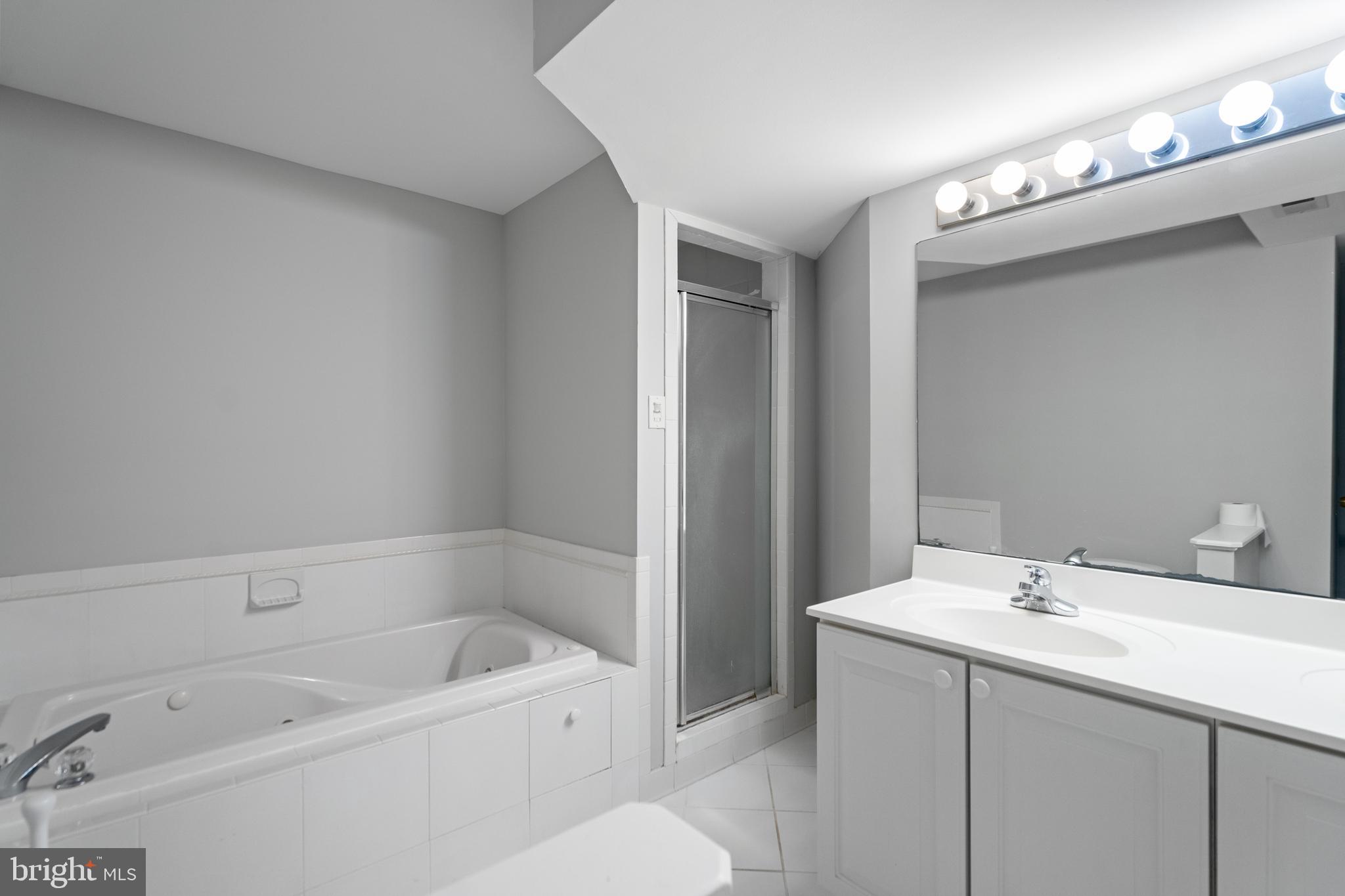 EDGELEA WOODS - Residential