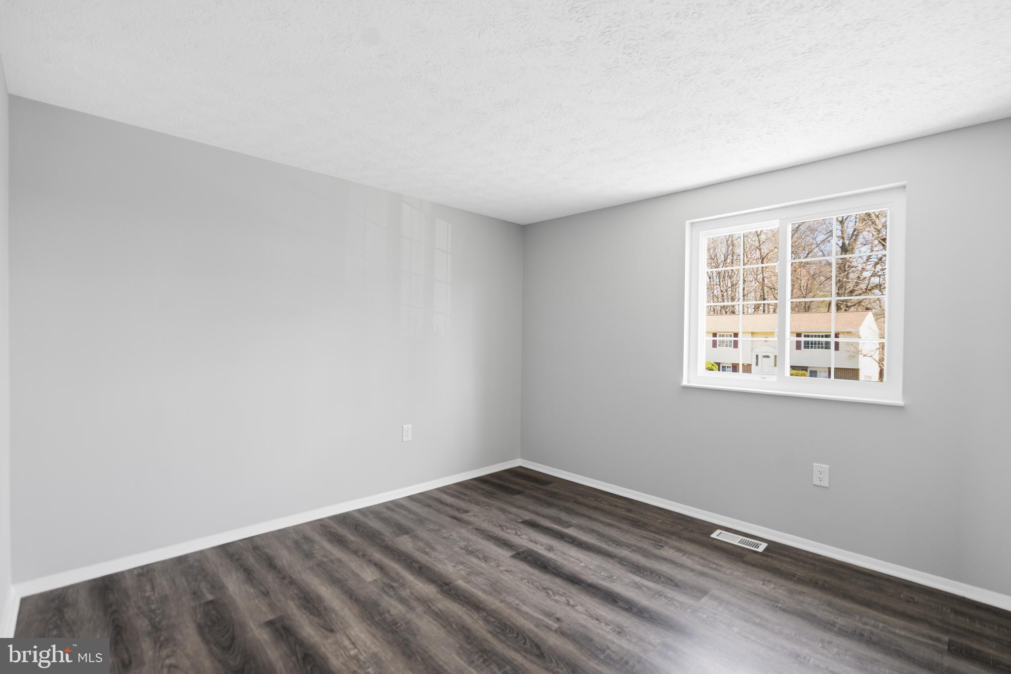 EDGELEA WOODS - Residential