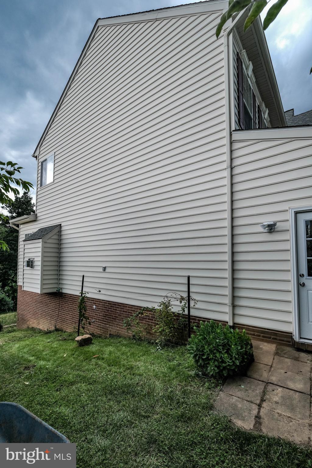 1421 PICKETT COURT