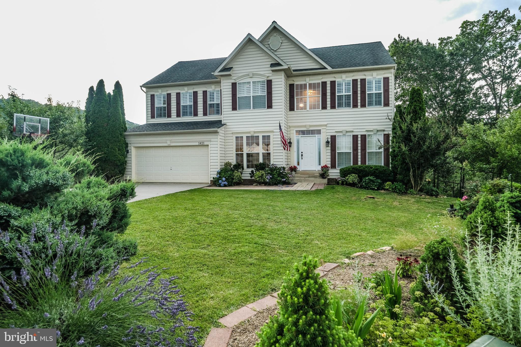 1421 PICKETT COURT