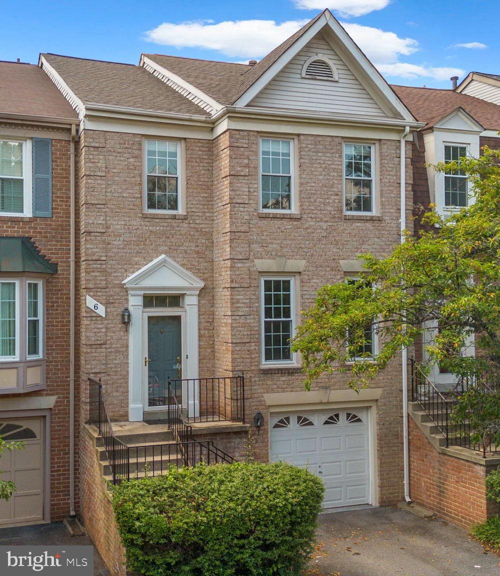 6 LOGANWOOD COURT