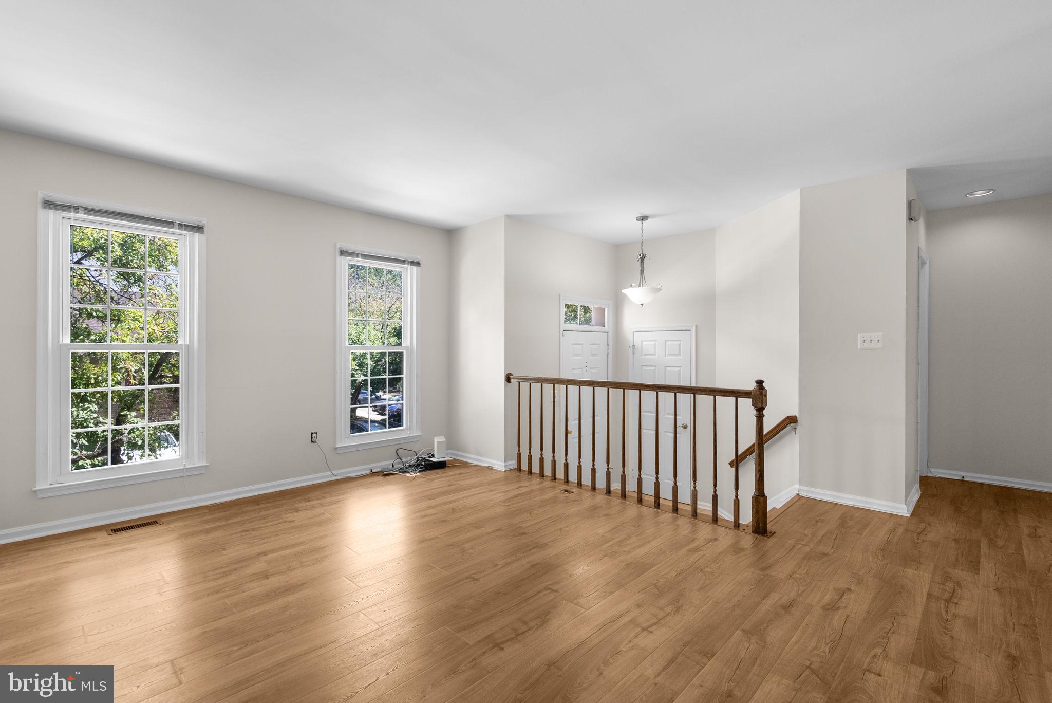6 LOGANWOOD COURT