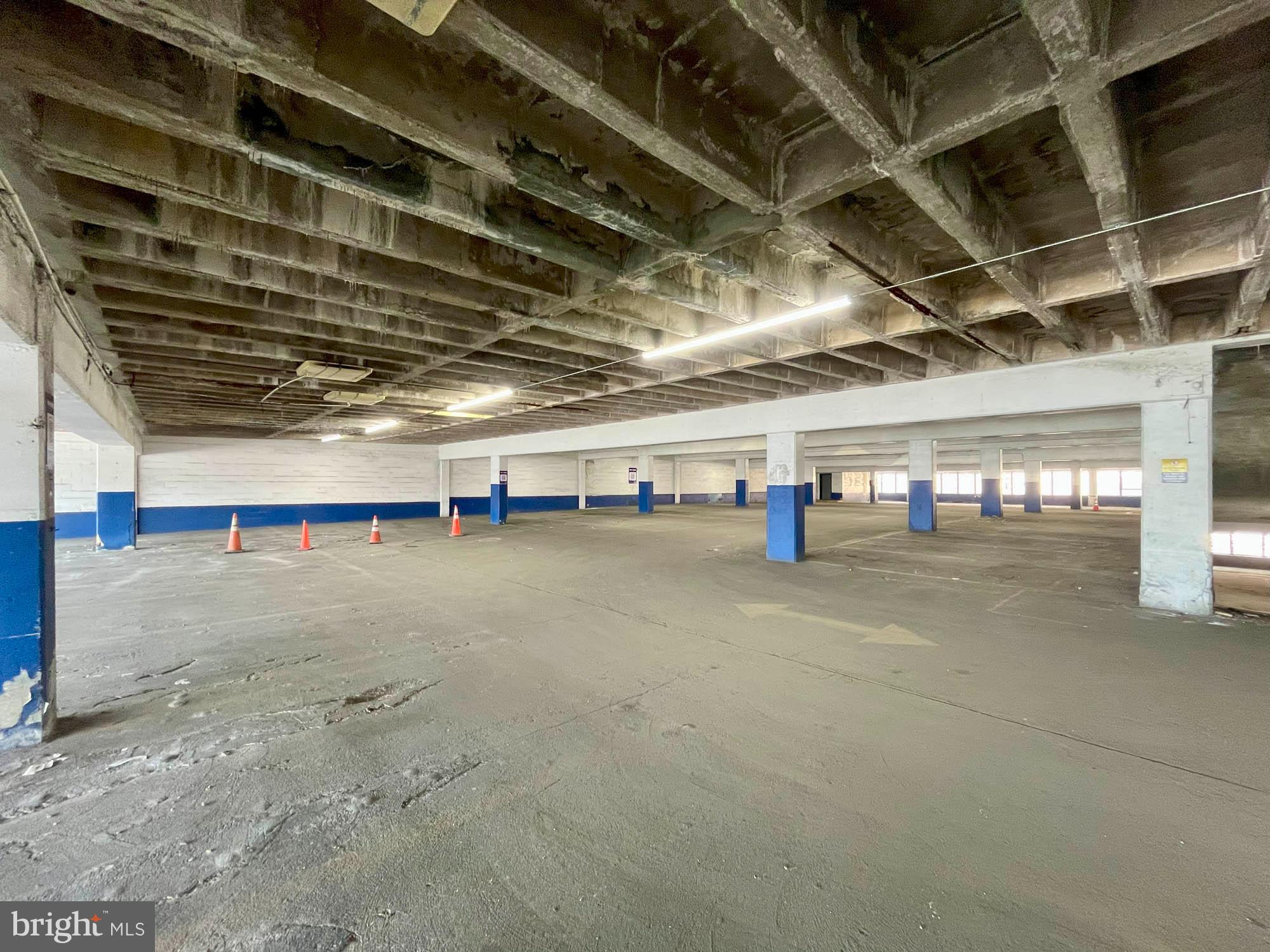 DOWNTOWN - Commercial Sale