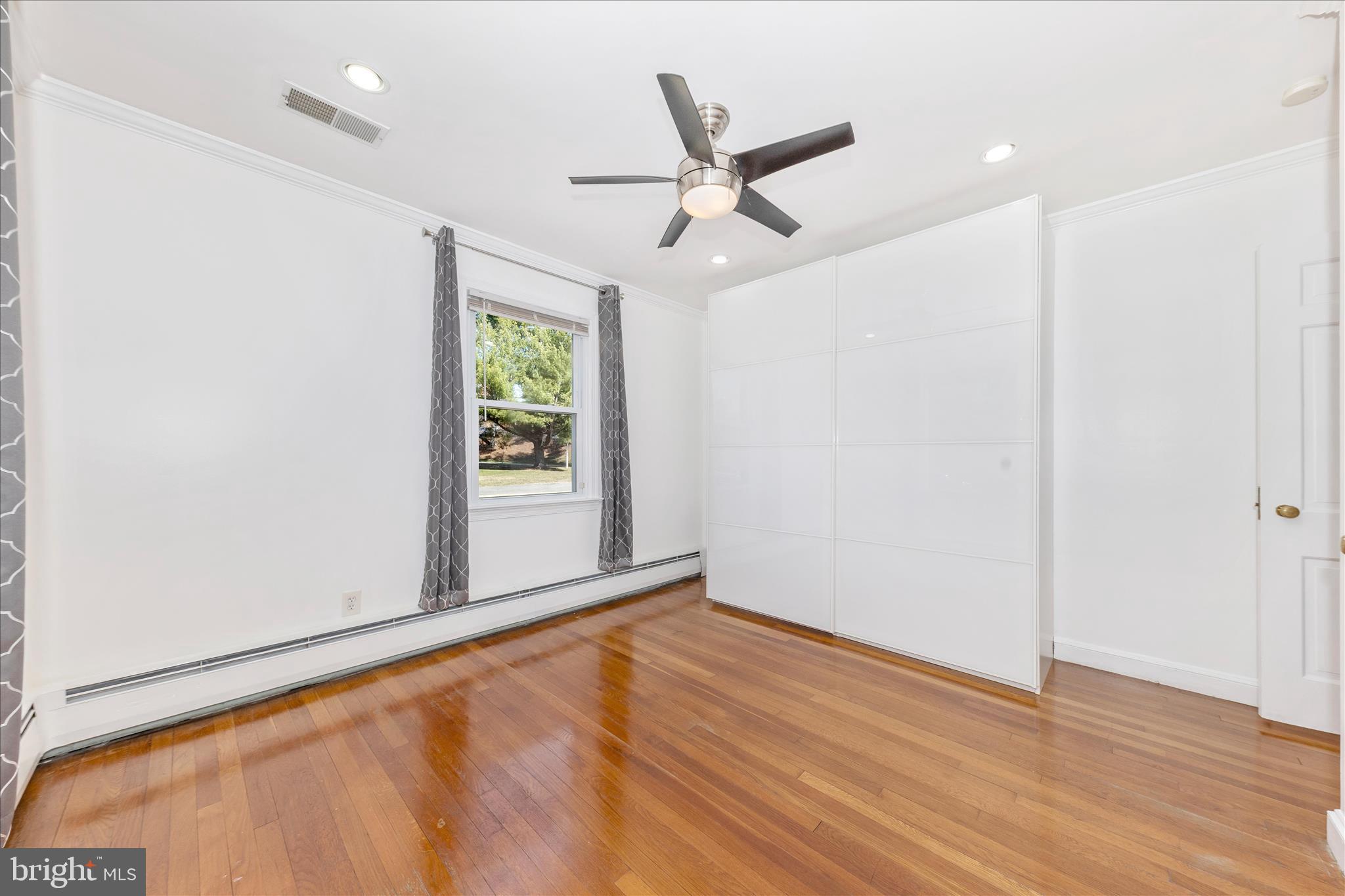 GLEN HILLS - Residential