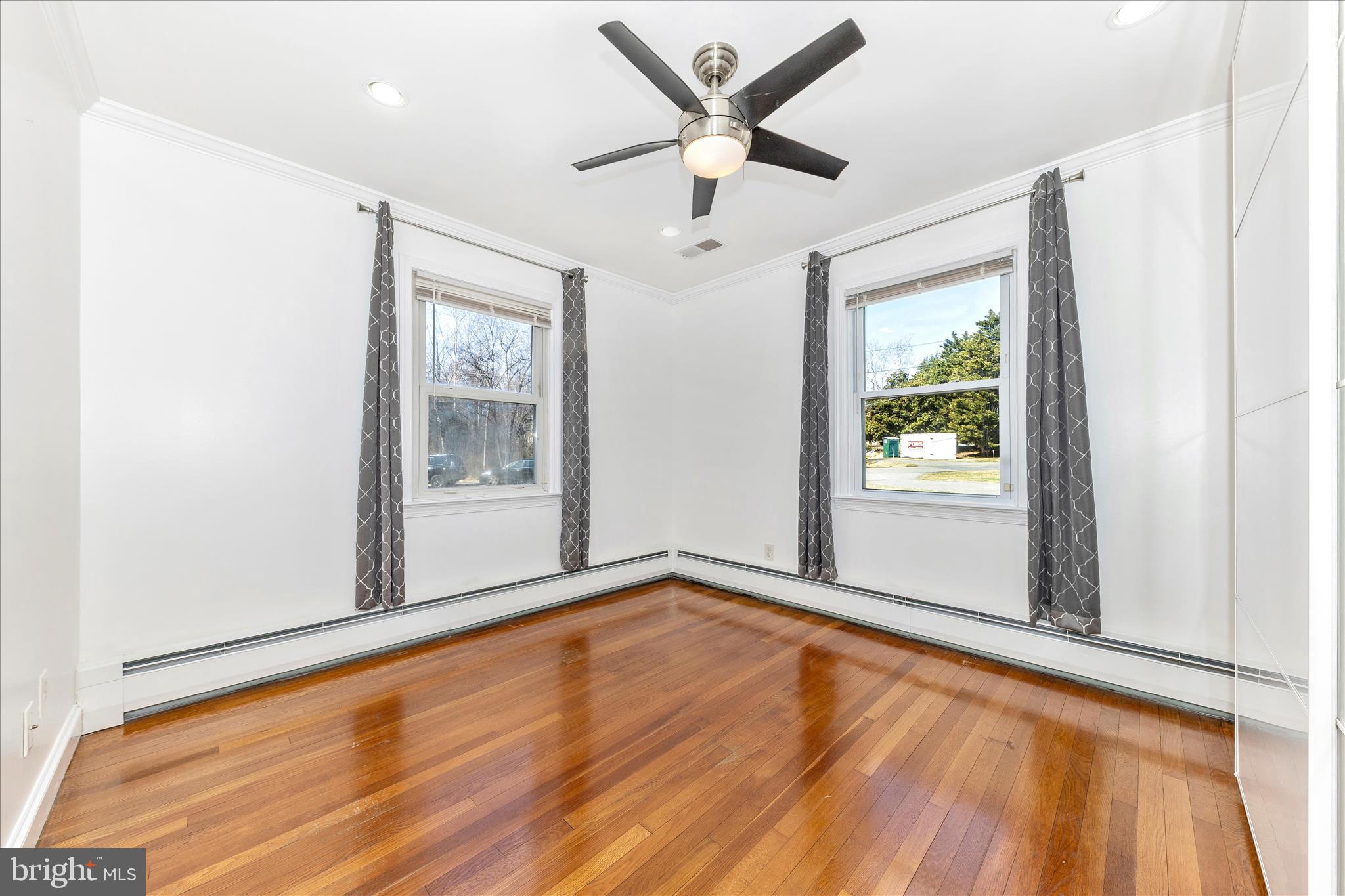 GLEN HILLS - Residential